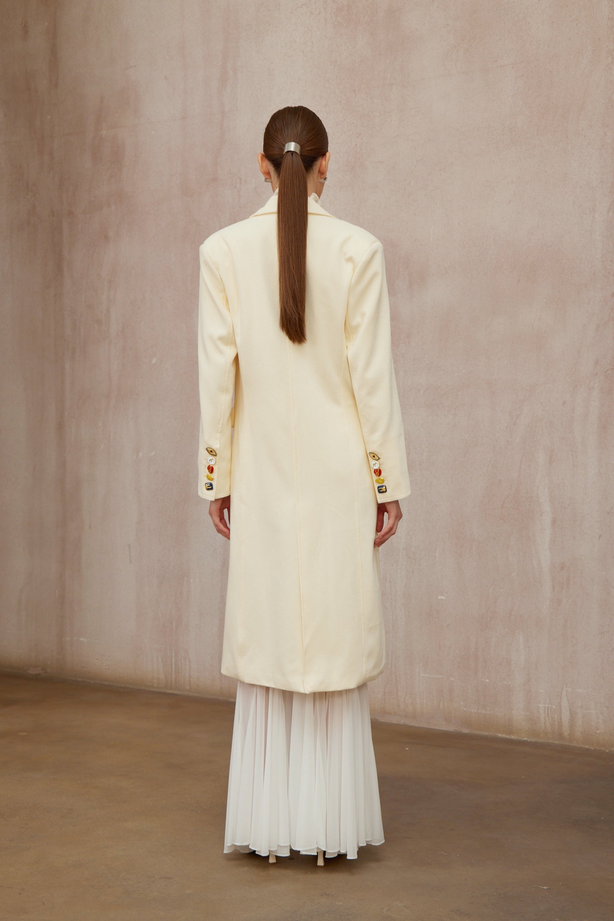 معطف ألكسا الأبيض المزركش ذو الصدر المزدوج