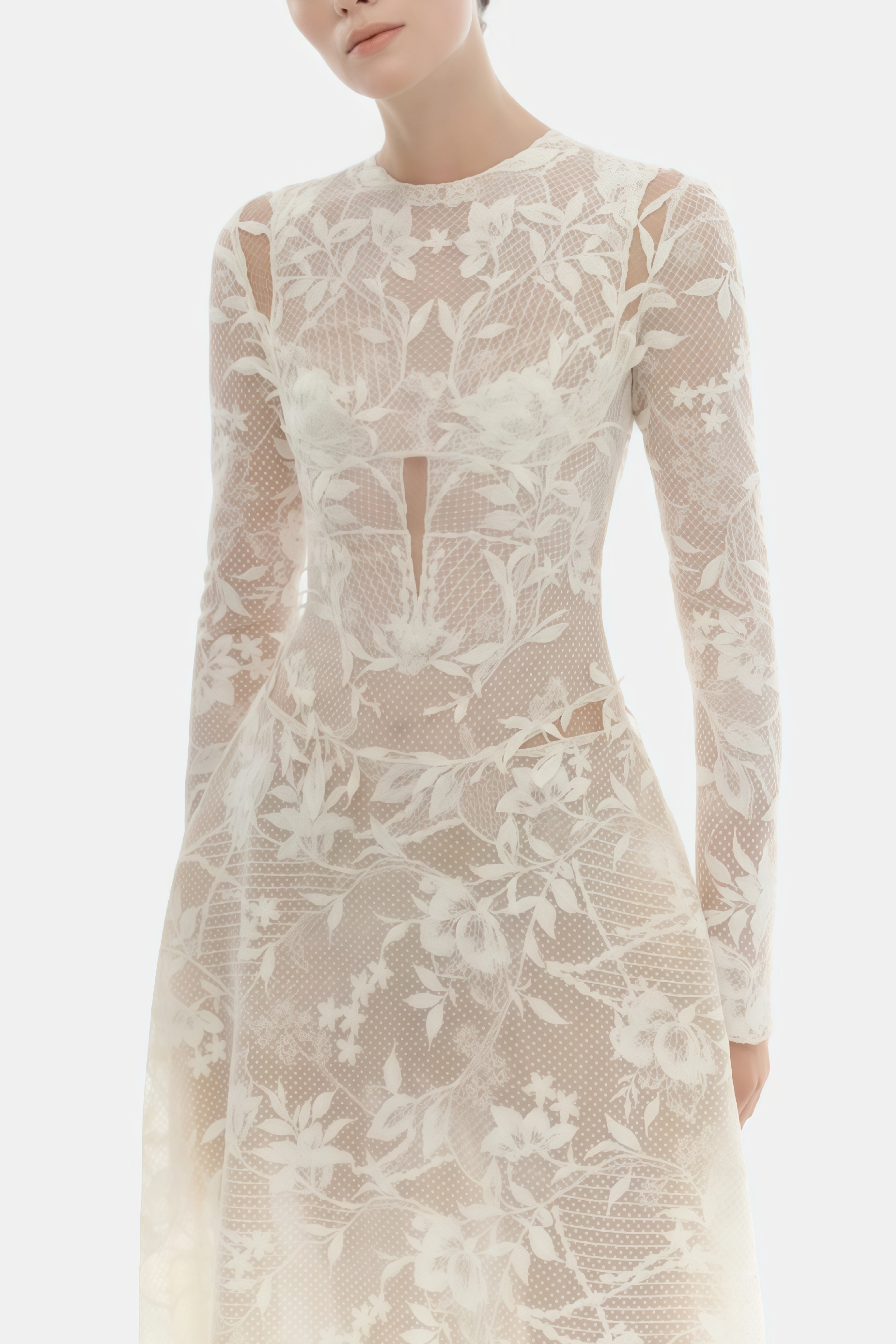 فستان متوسط ​​الطول من الدانتيل باللون الأبيض العنبر بأكمام طويلة ومزين بالزهور