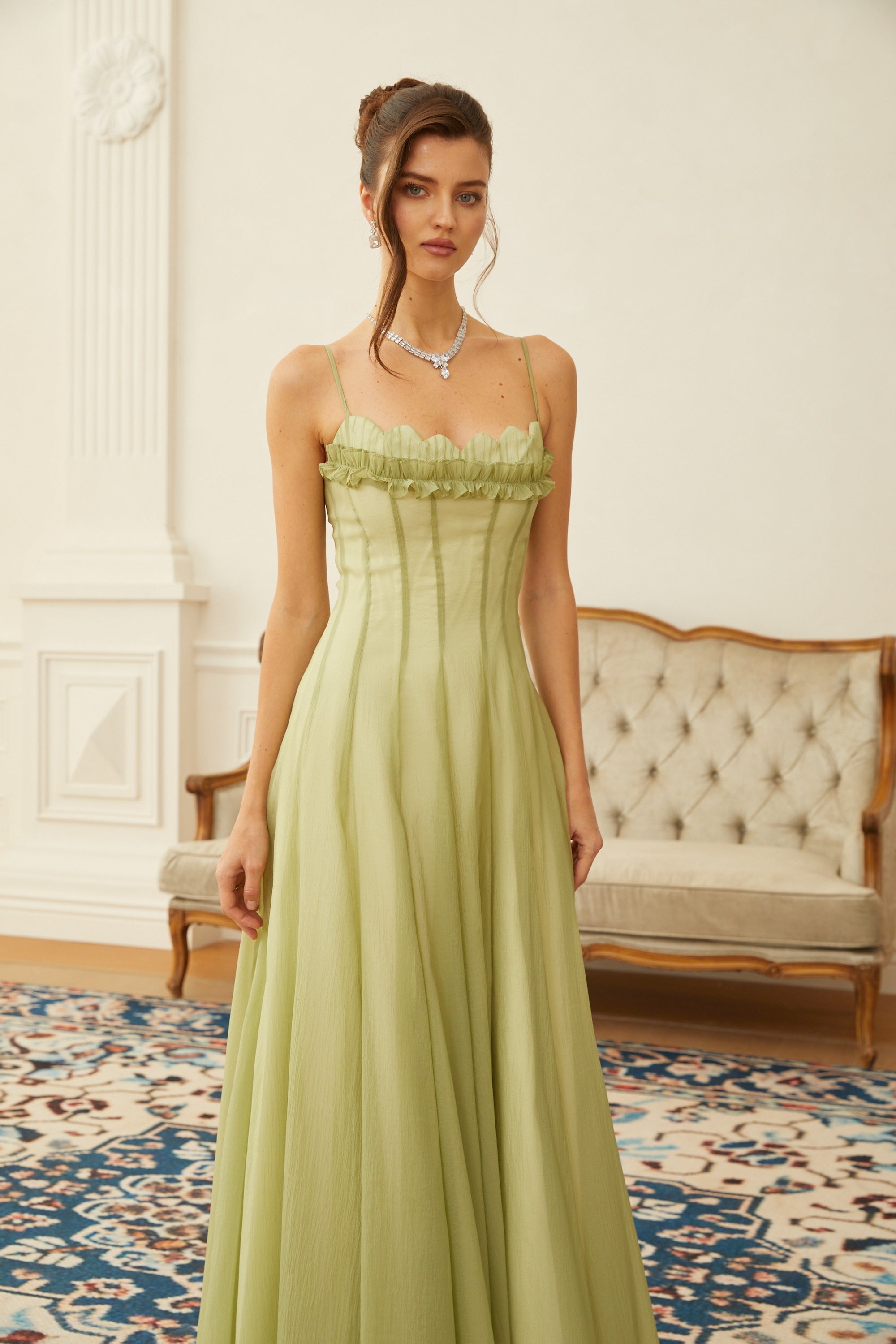 فستان ماكسي من التول المكشكش باللون الماتشا