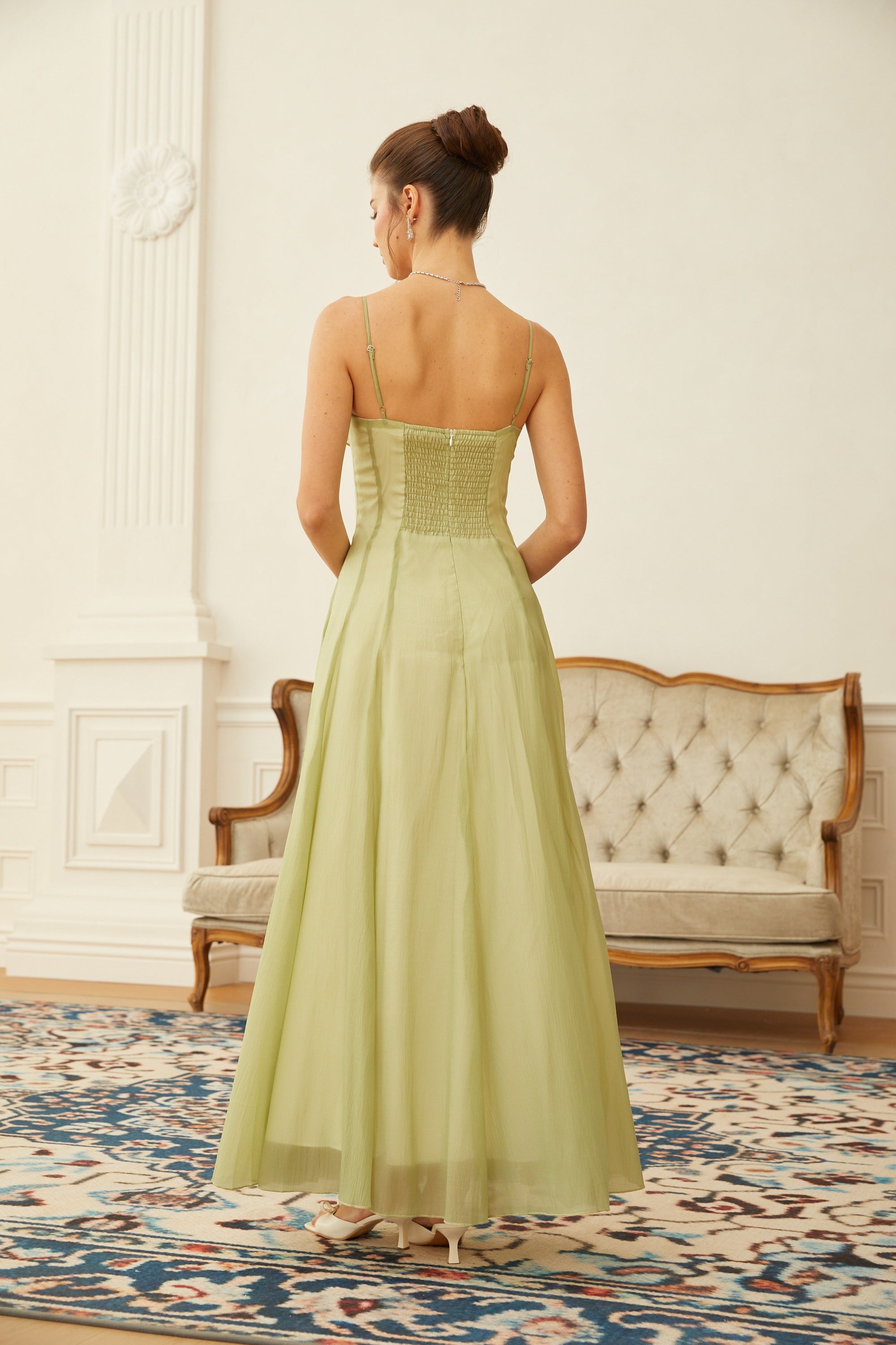 فستان ماكسي من التول المكشكش باللون الماتشا