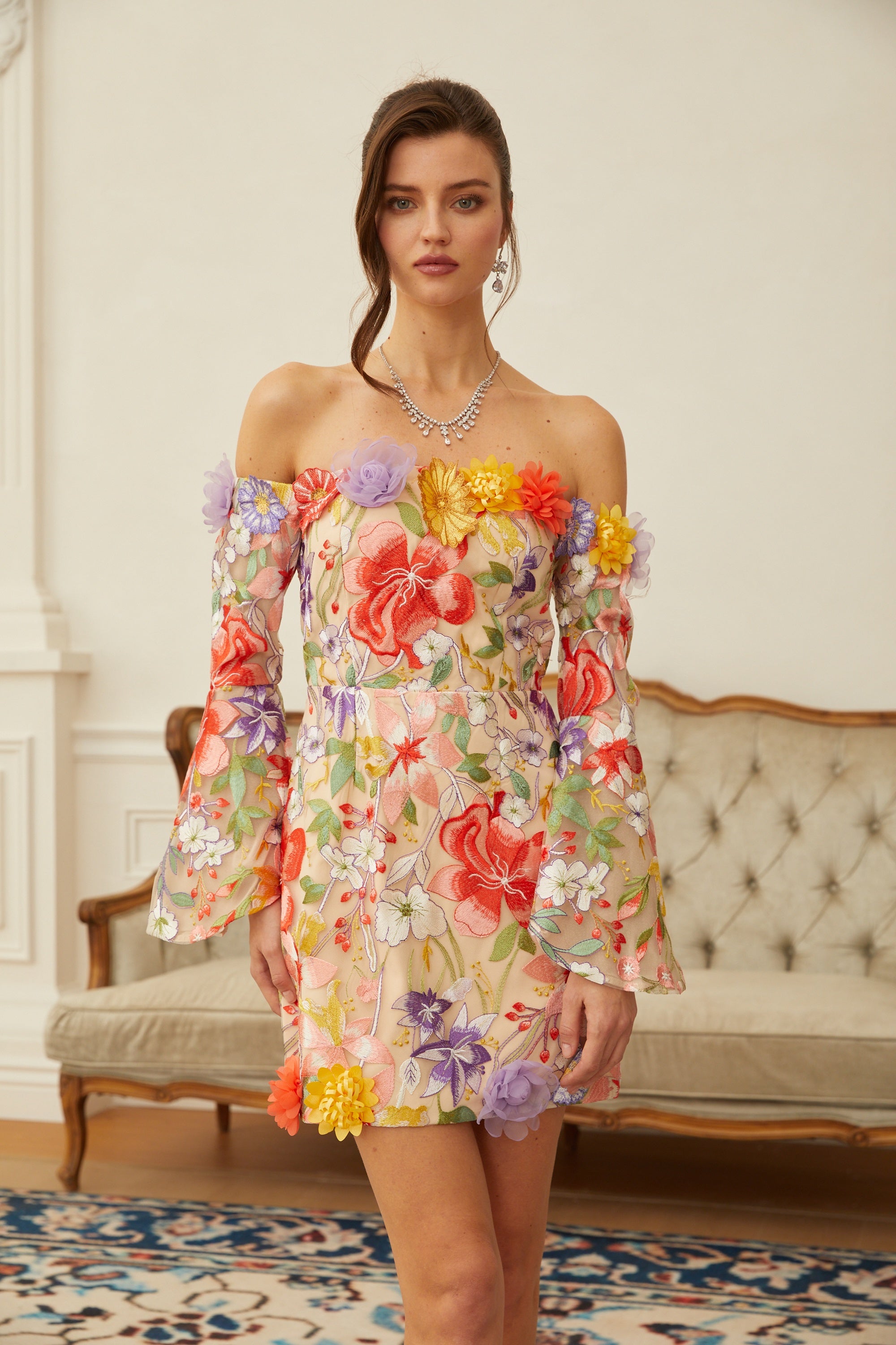 Malva Neutrales, blumengesticktes Tüll-Minikleid