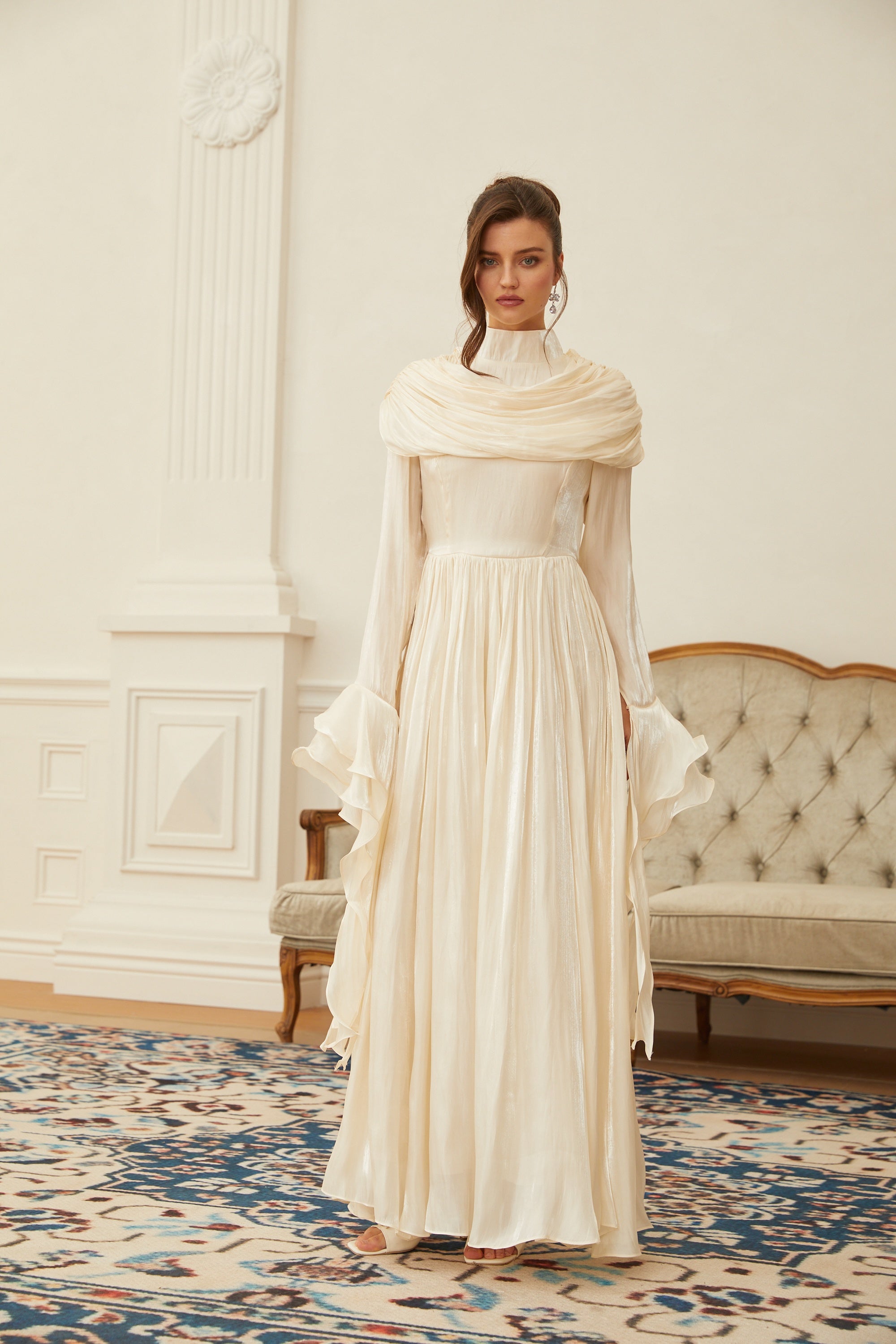 Danuta Neutral gerafftes, plissiertes Maxikleid