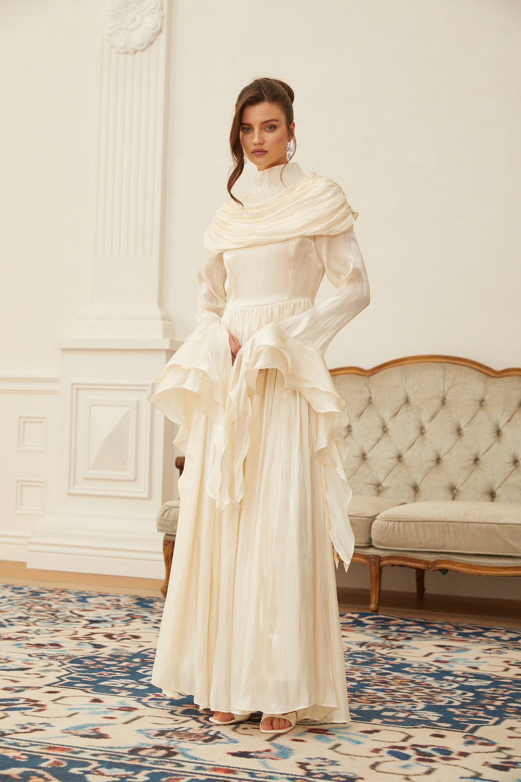 Danuta Neutral gerafftes, plissiertes Maxikleid