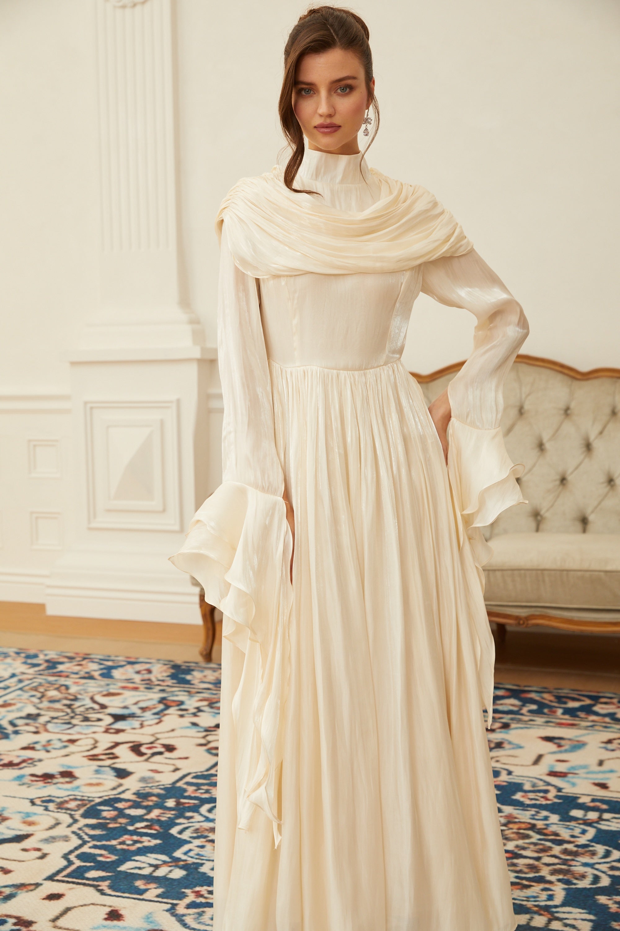 Danuta Neutral gerafftes, plissiertes Maxikleid