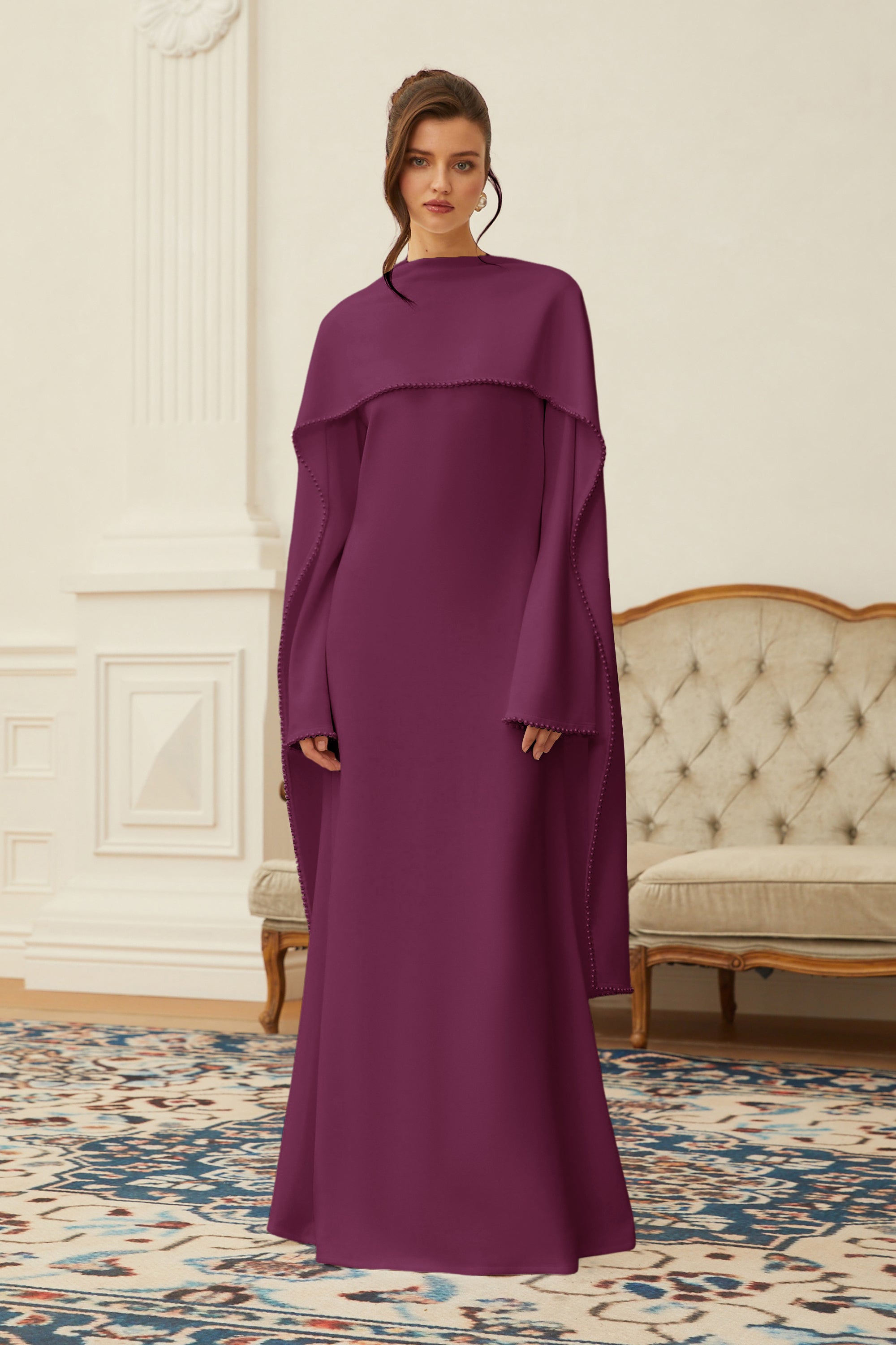 Piroska Maxikleid mit lila Perlenbesatz und Schaldetails