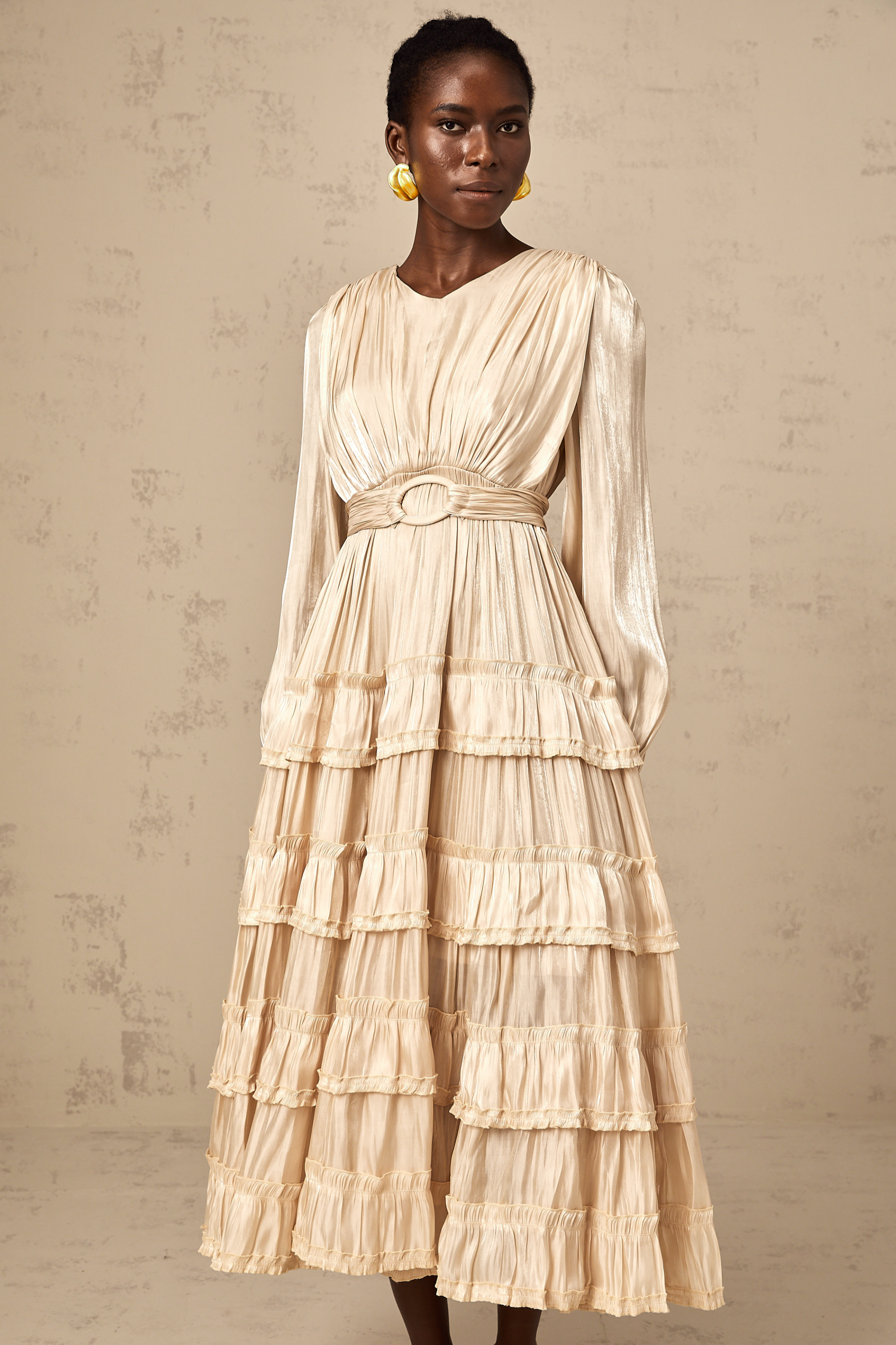 Bérénice beige glossy tiered midi dress