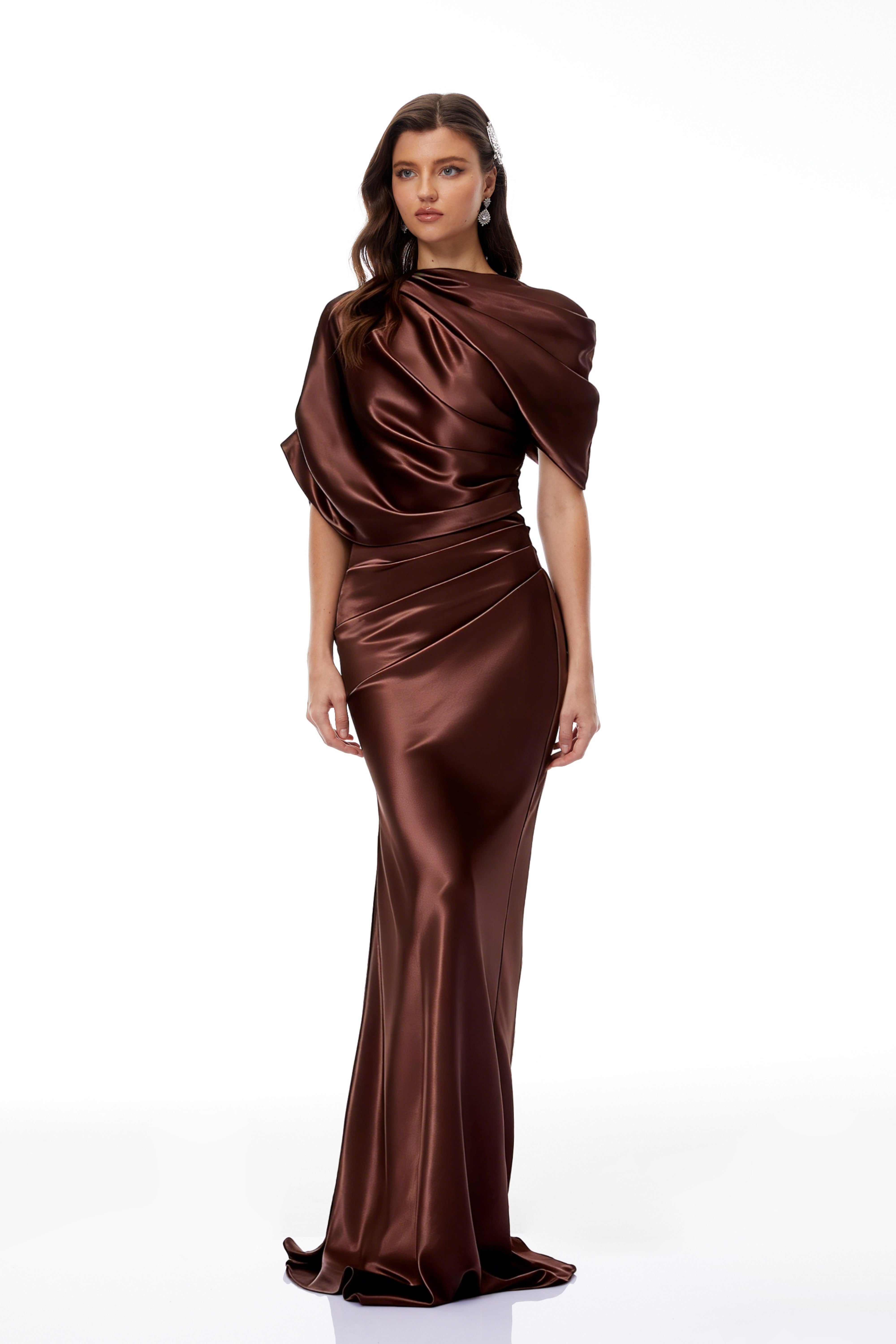 Luisa Brown Asymmetrisches, gerafftes Maxikleid aus Satin