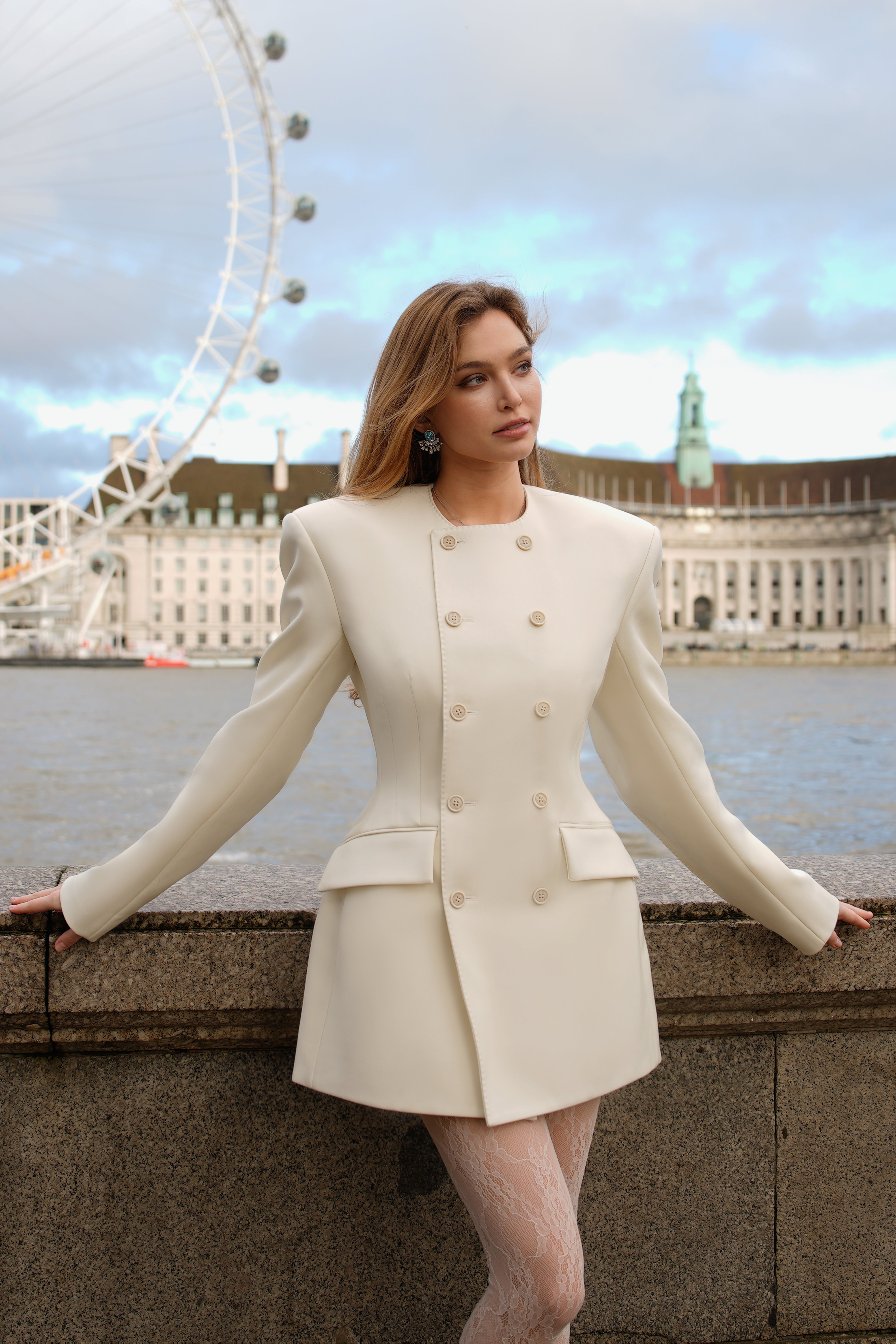 Safranweißes Zweireiher-Blazerkleid