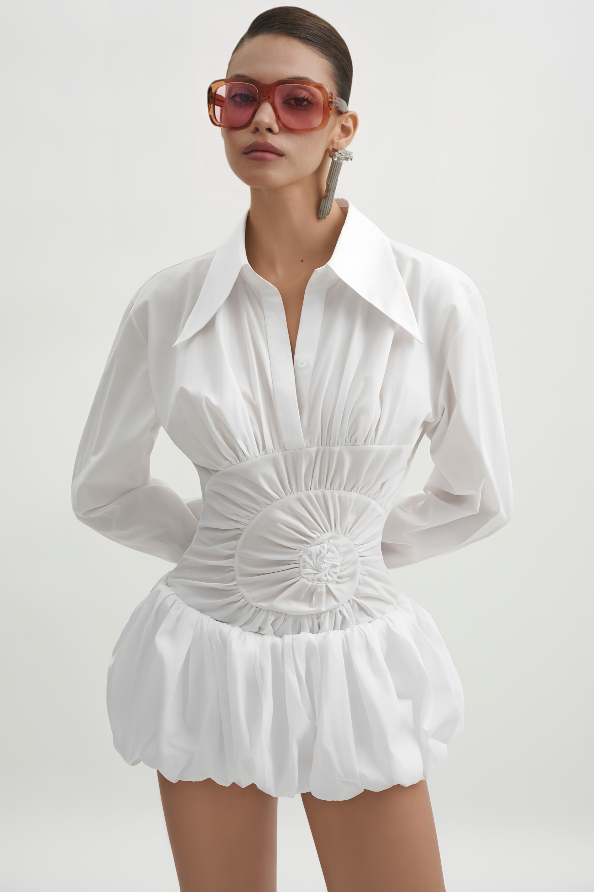 Marion – Weißes, gerüschtes Mini-Hemdkleid