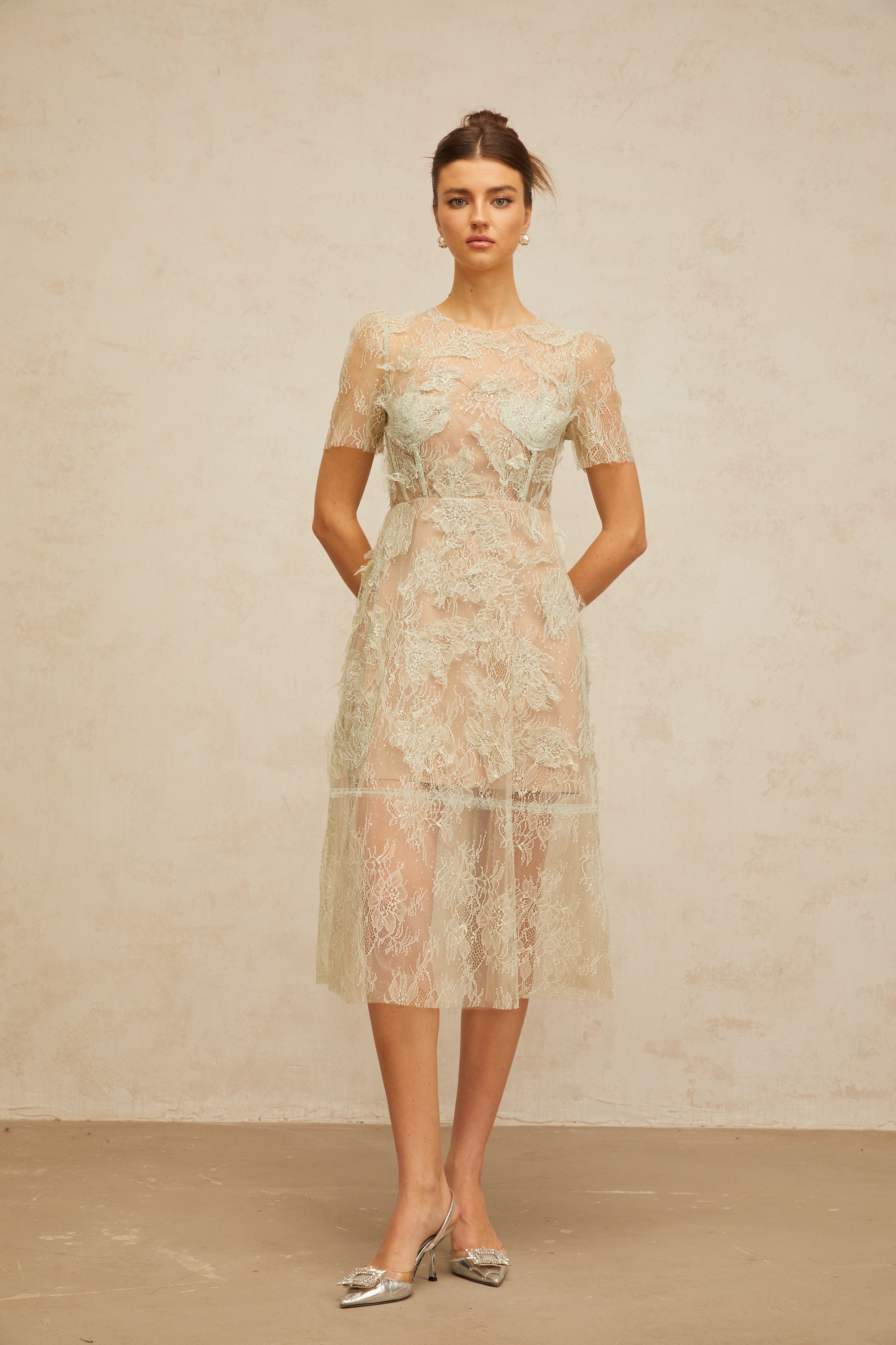 Ivana – Grünes Mini-Hemdkleid mit Spitzeneinsatz 