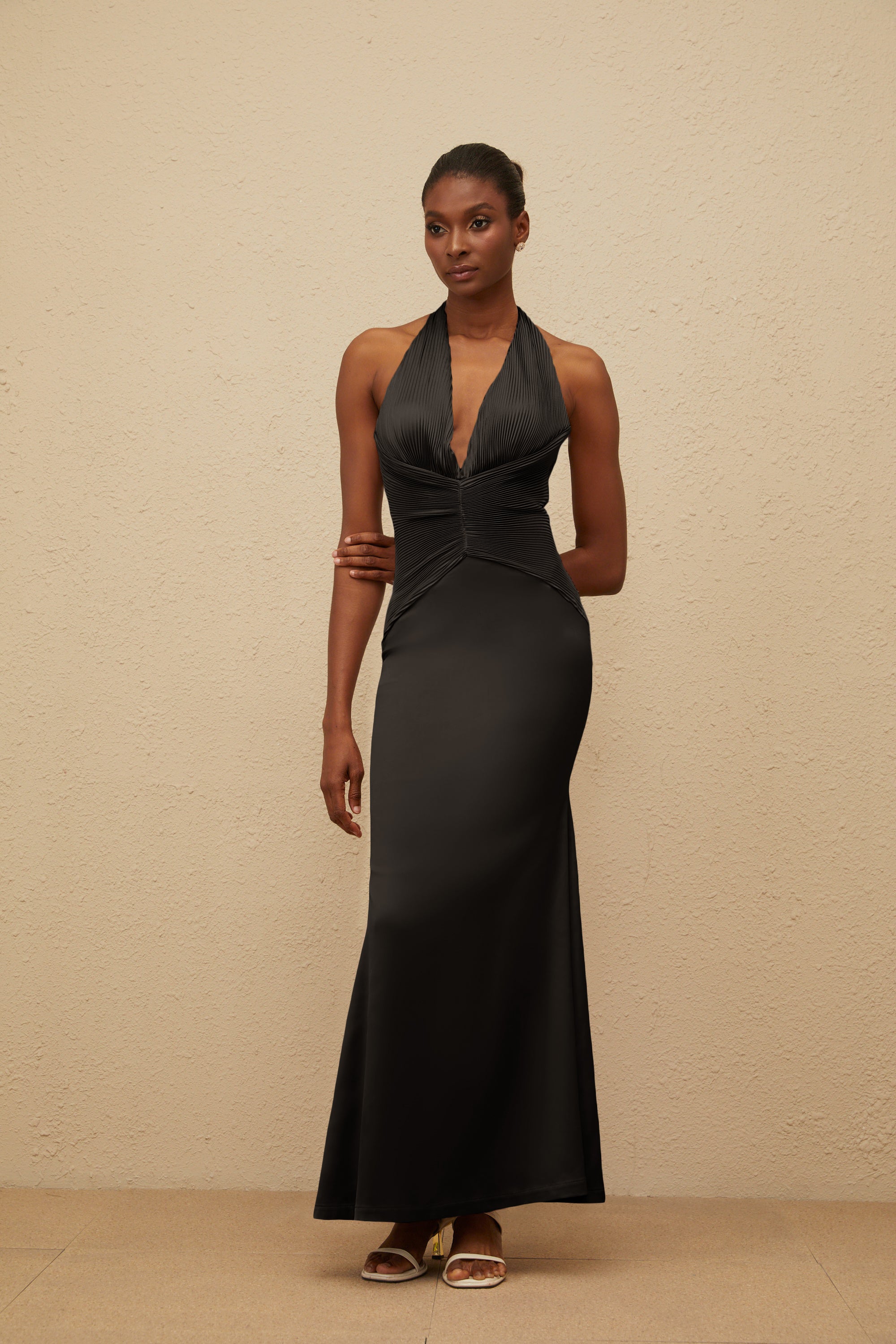 Colette – Lila Neckholder-Kleid aus gerüschtem Satin