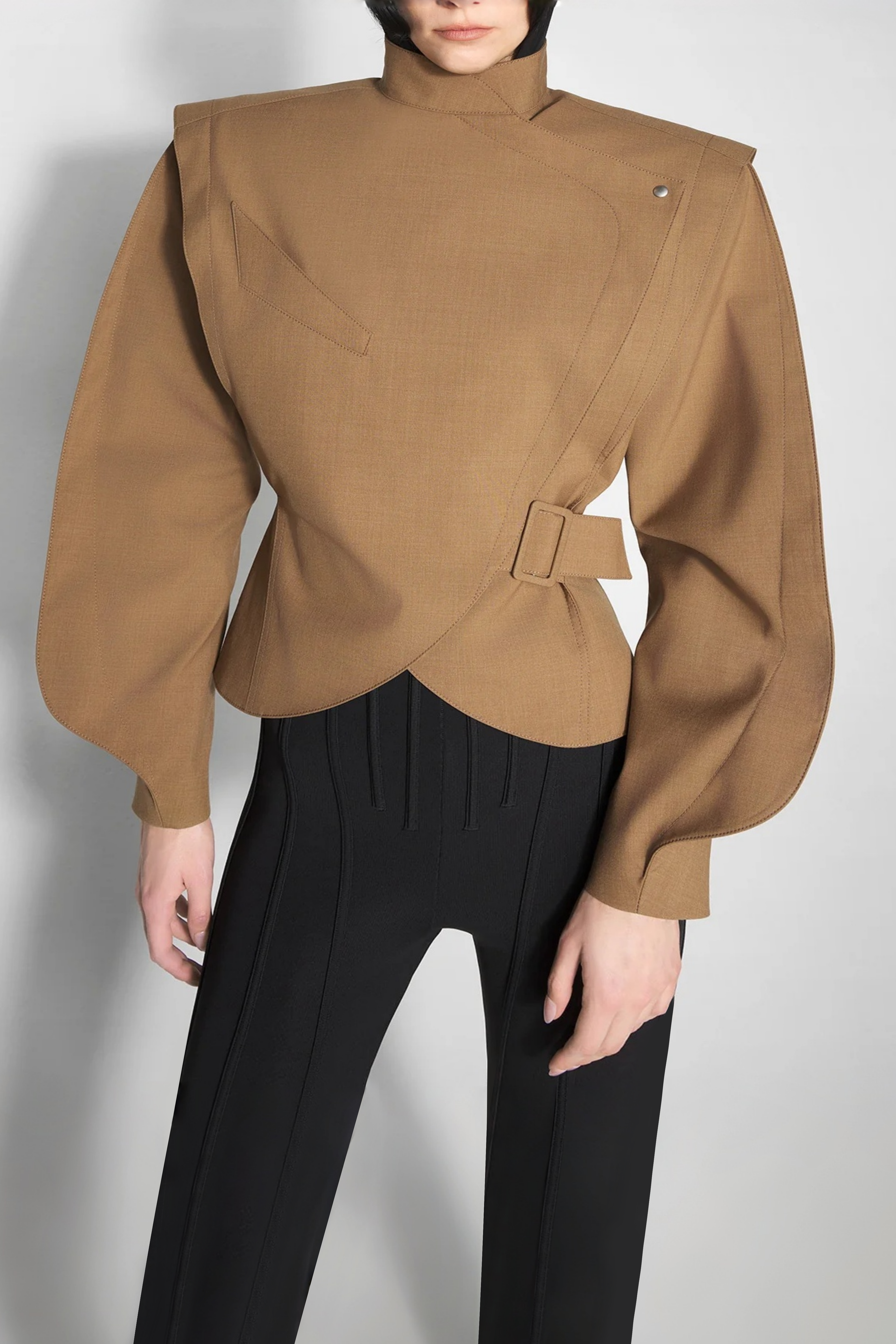 جاكيت مافيس براون ذو الطيّة المنسقة