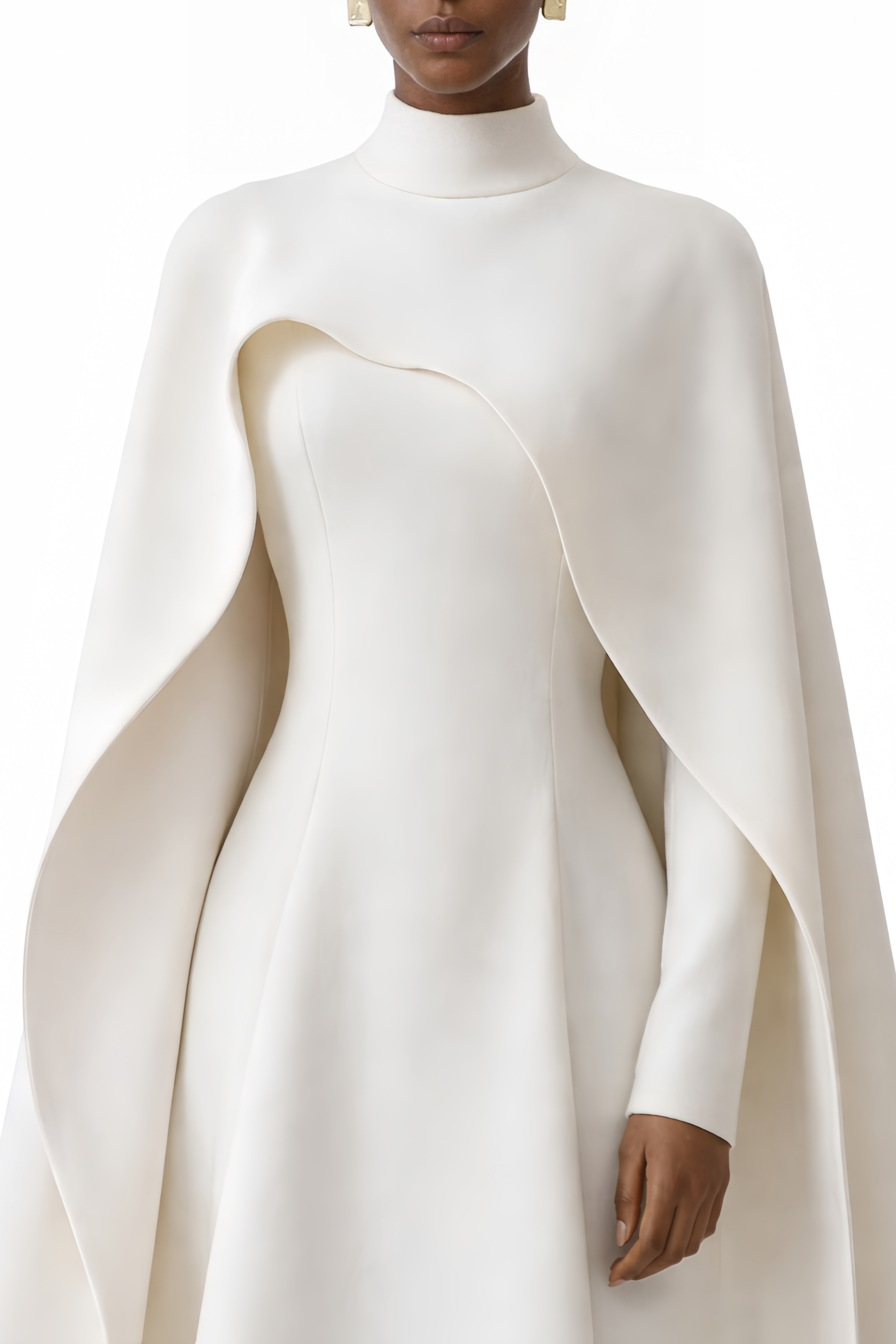 Antonina Weißes Cape-Maxikleid mit langen Ärmeln