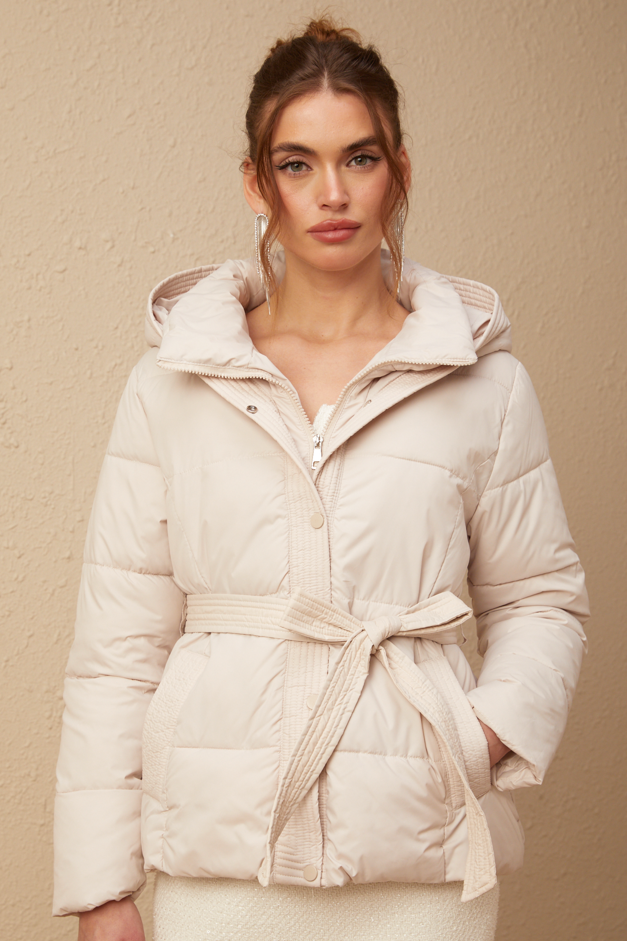 Béatrice white hood belted puffer coat