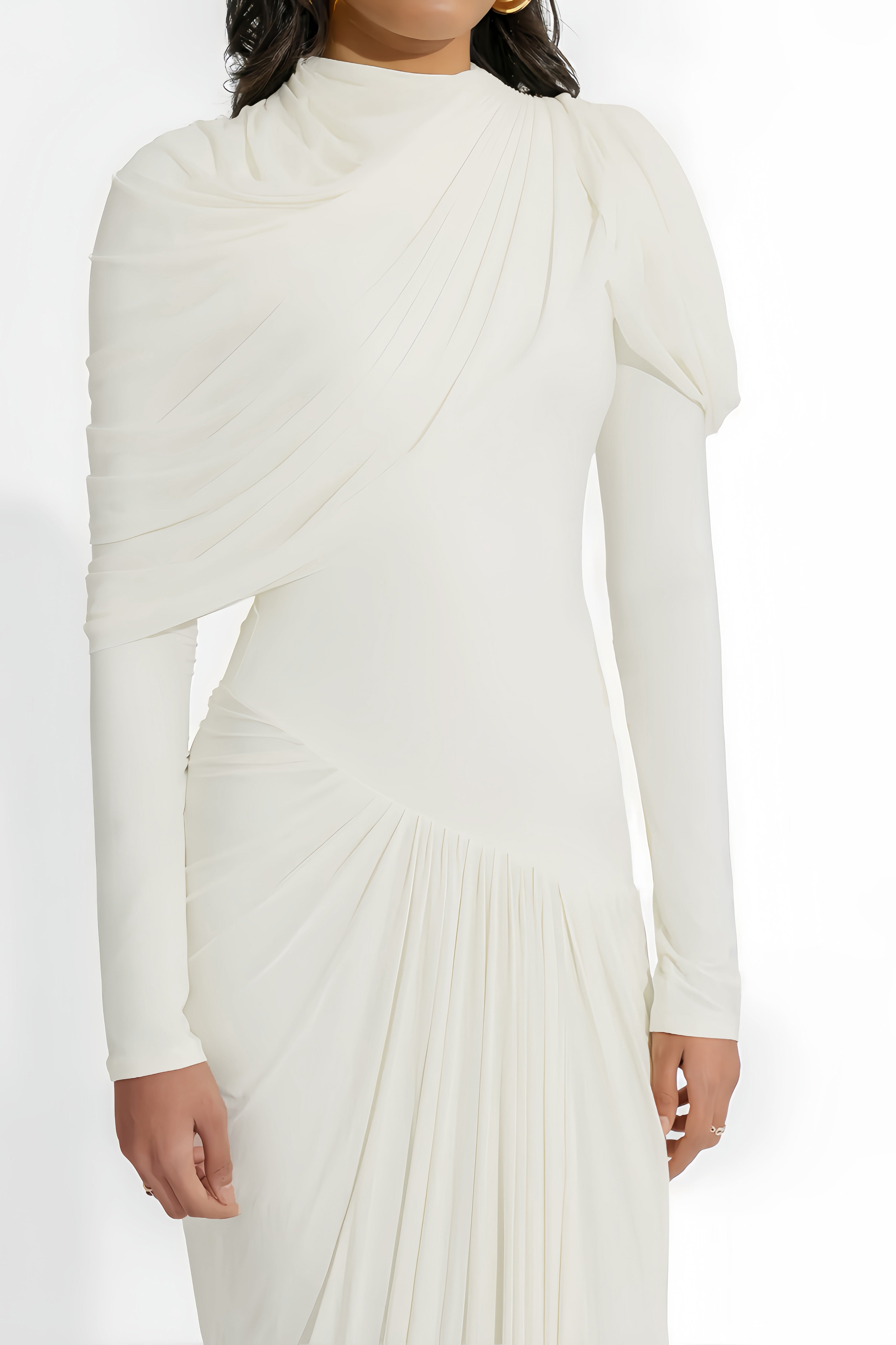 فستان كاثرين ماكسي مطوي غير متماثل باللون الأبيض 