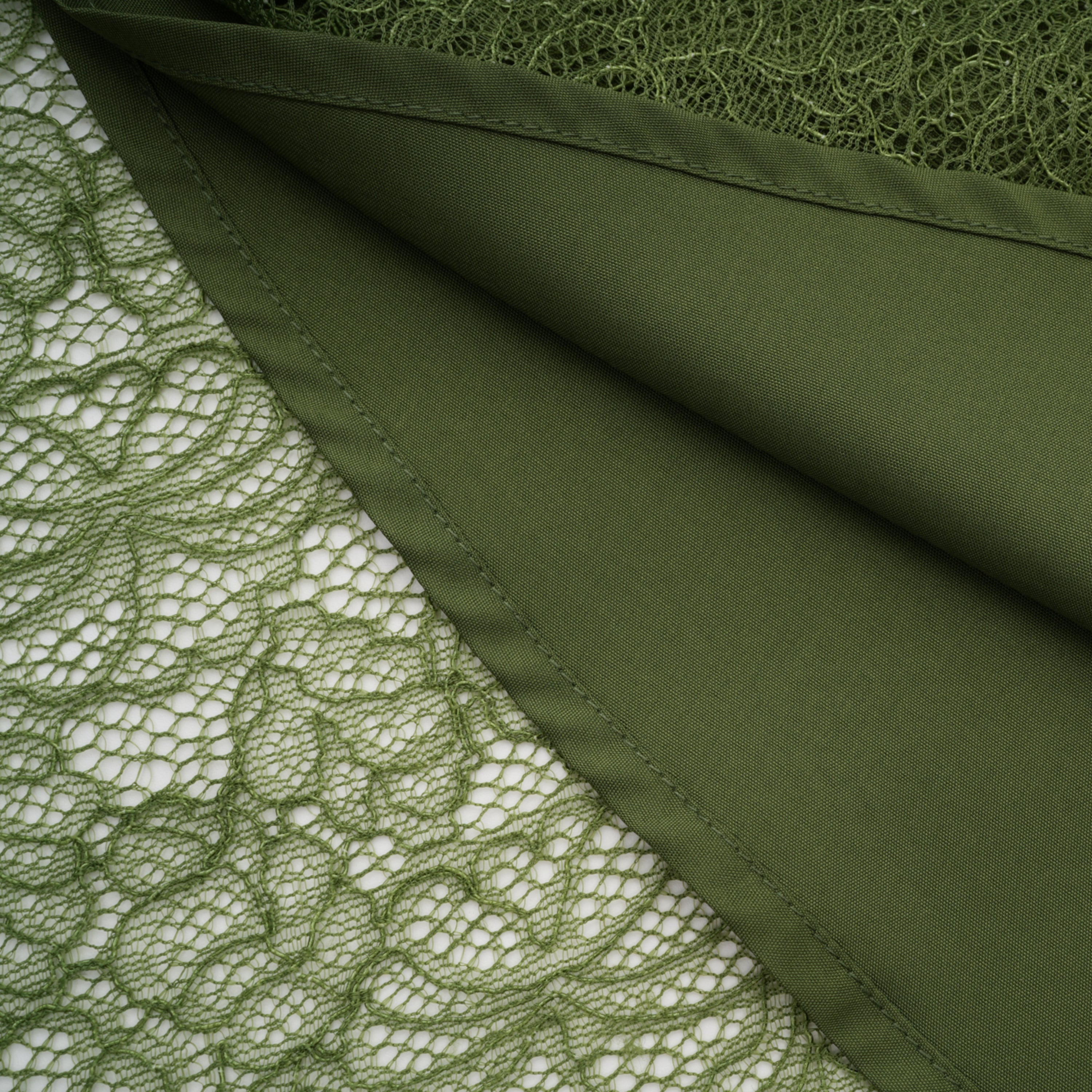 فستان ماكسي من فرانزيسكا باللون الأخضر مزين بزخارف (بدون قفازات)