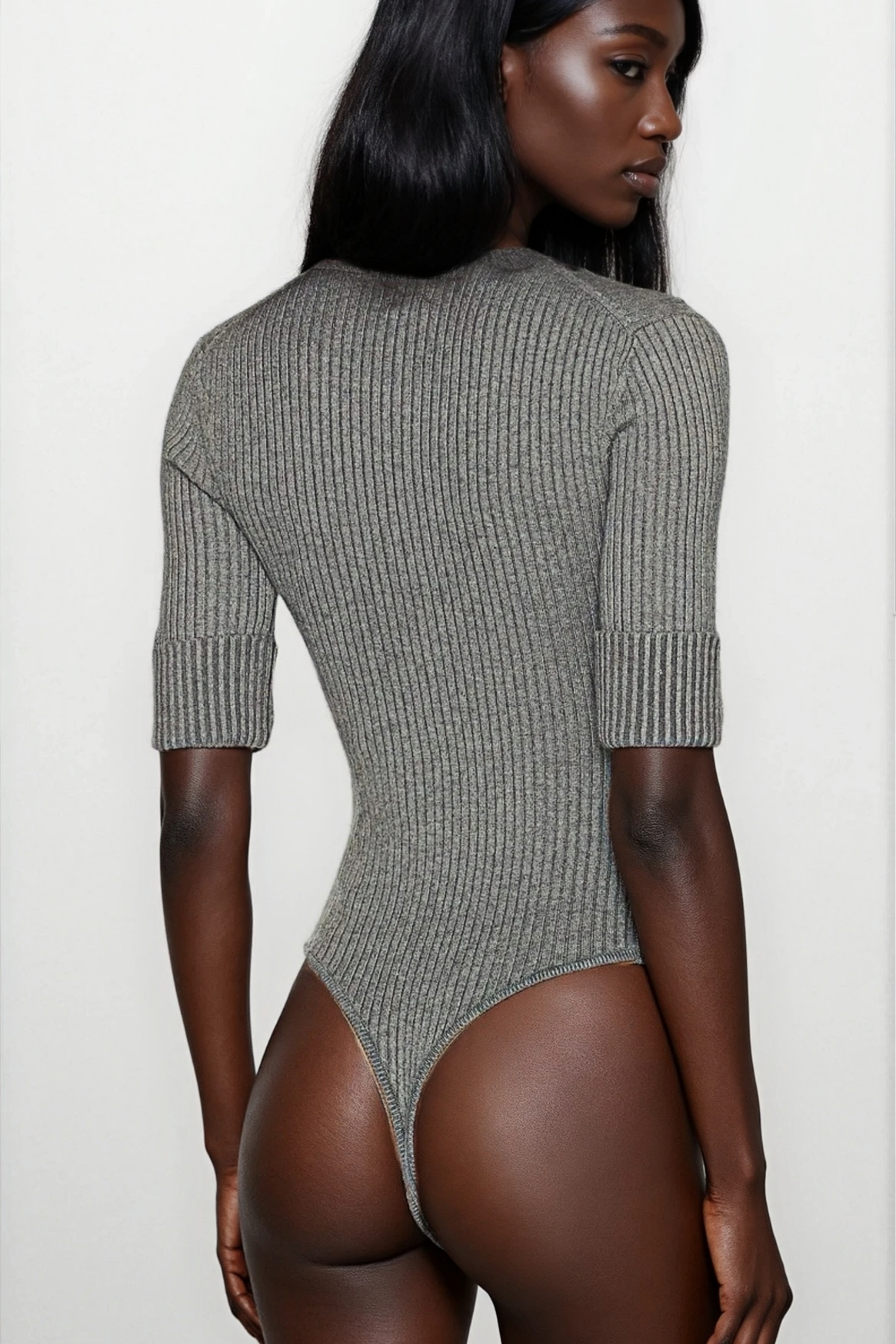 طقم كلير جراي من بدلة جسم وبنطال محبوك مضلع