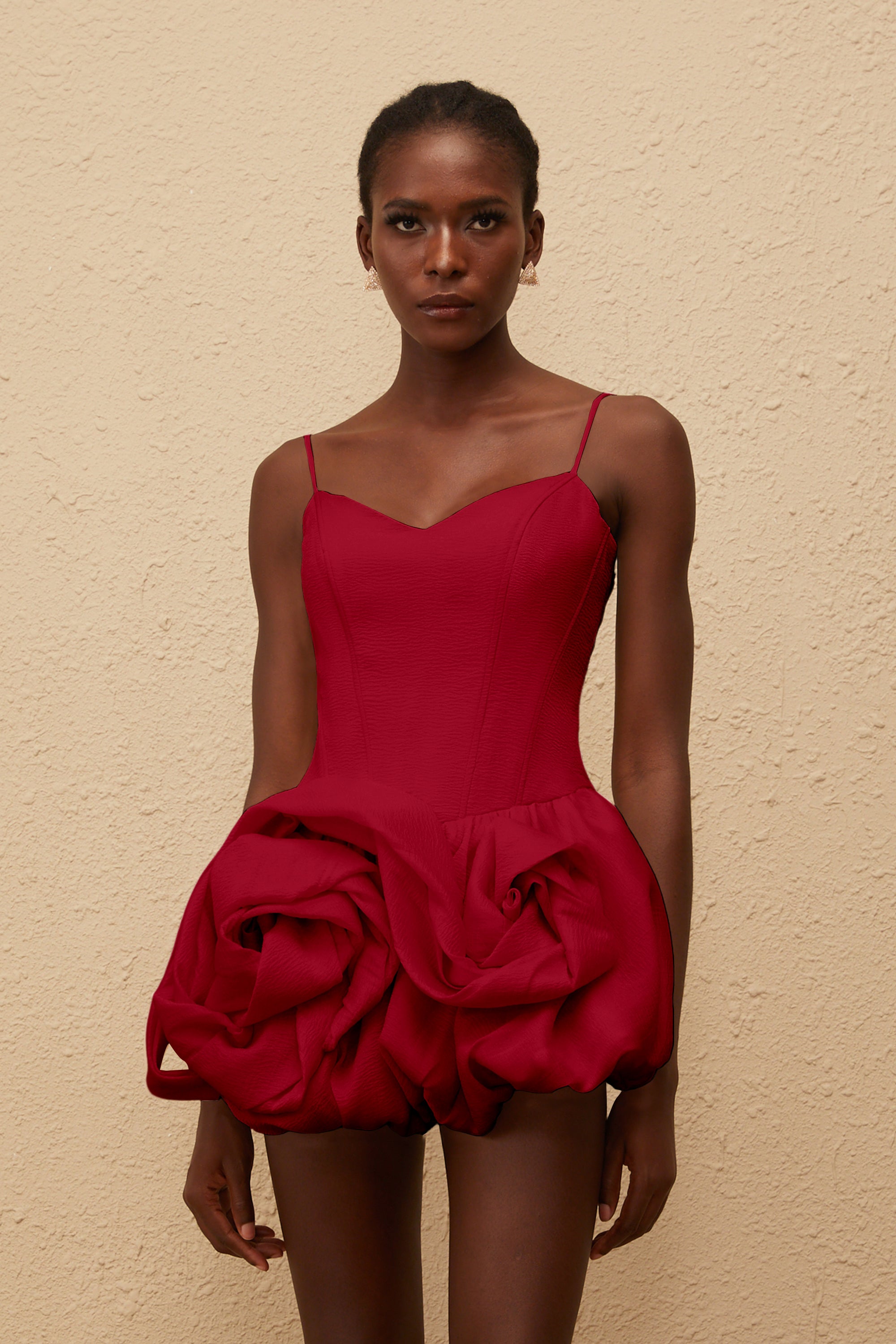 فستان ميلاني ريد القصير بتصميم بتلات الفقاعات ثلاثية الأبعاد