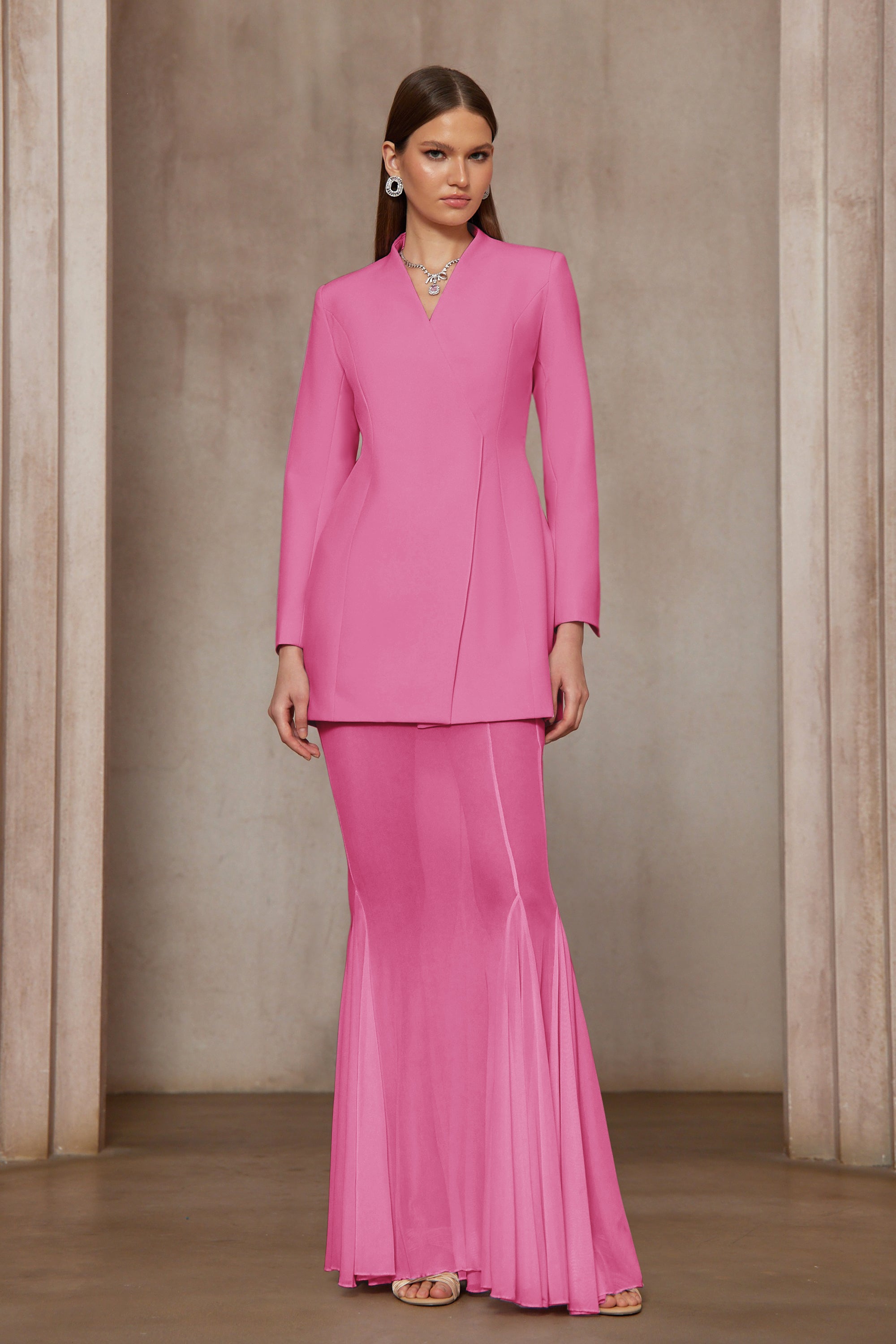 طقم جاكيت وتنورة بتصميم برميل إينورا