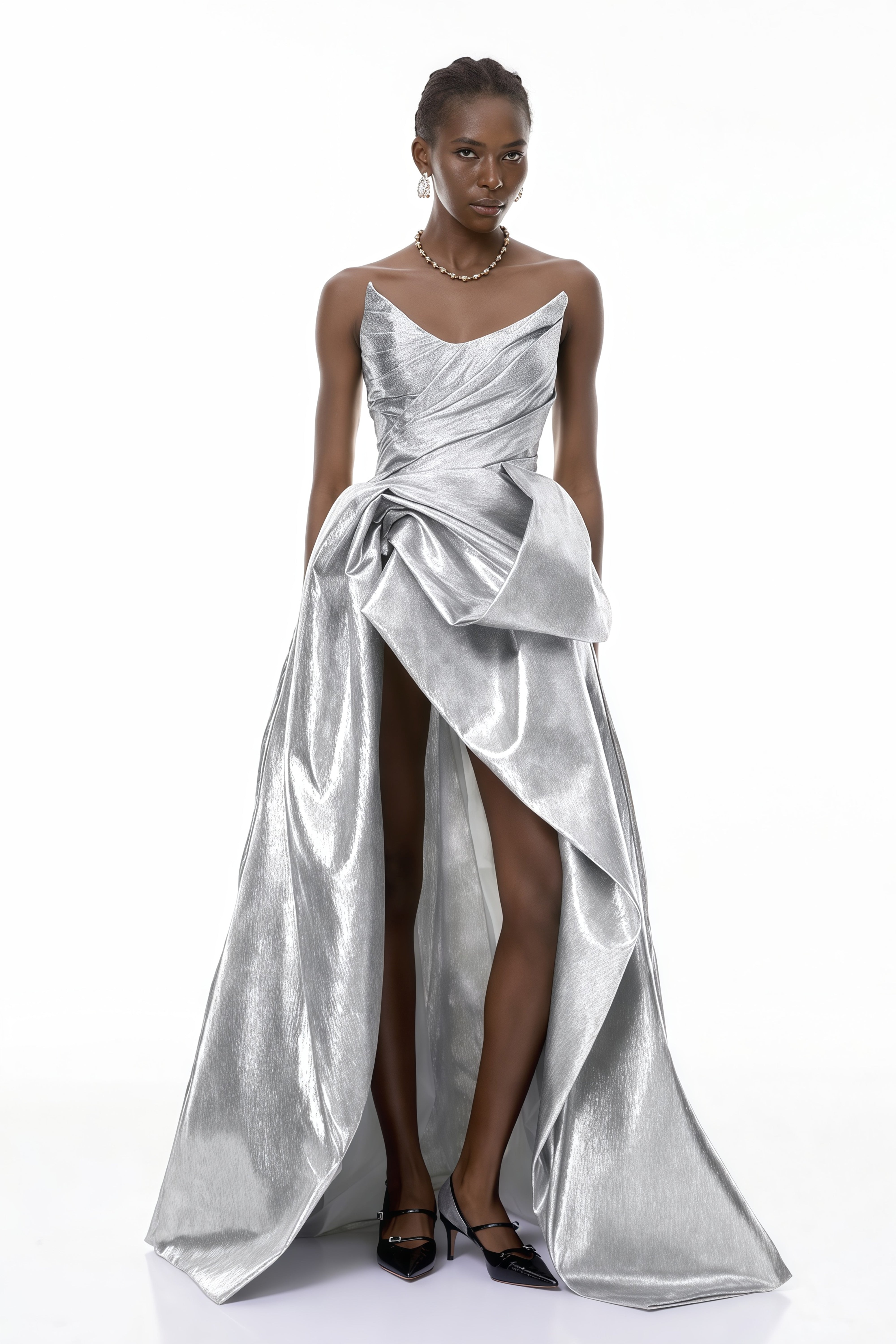 Adina Silber Glänzendes asymmetrisches Rüschenkleid