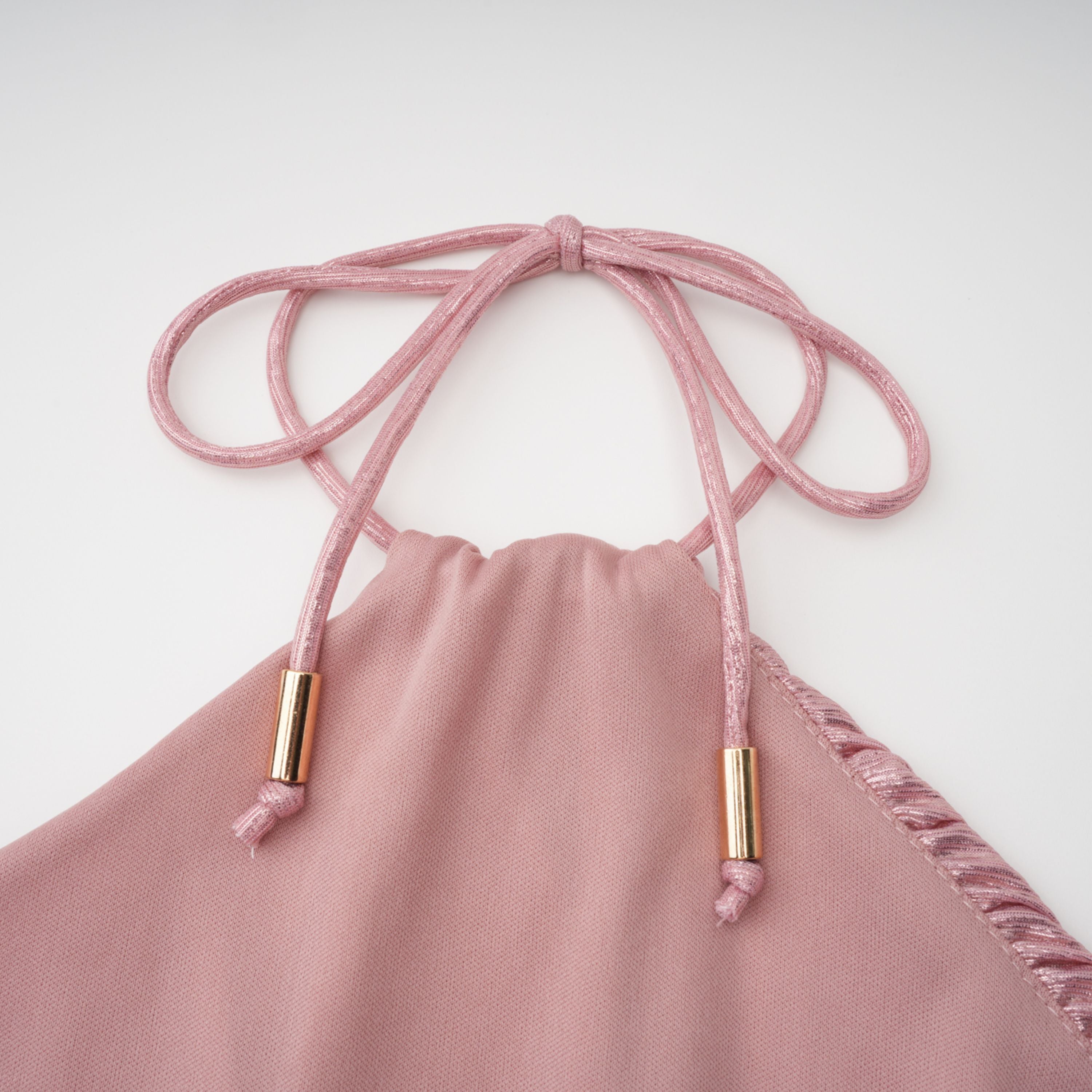 فستان طويل مطوي لامع باللون الوردي من Alchimie