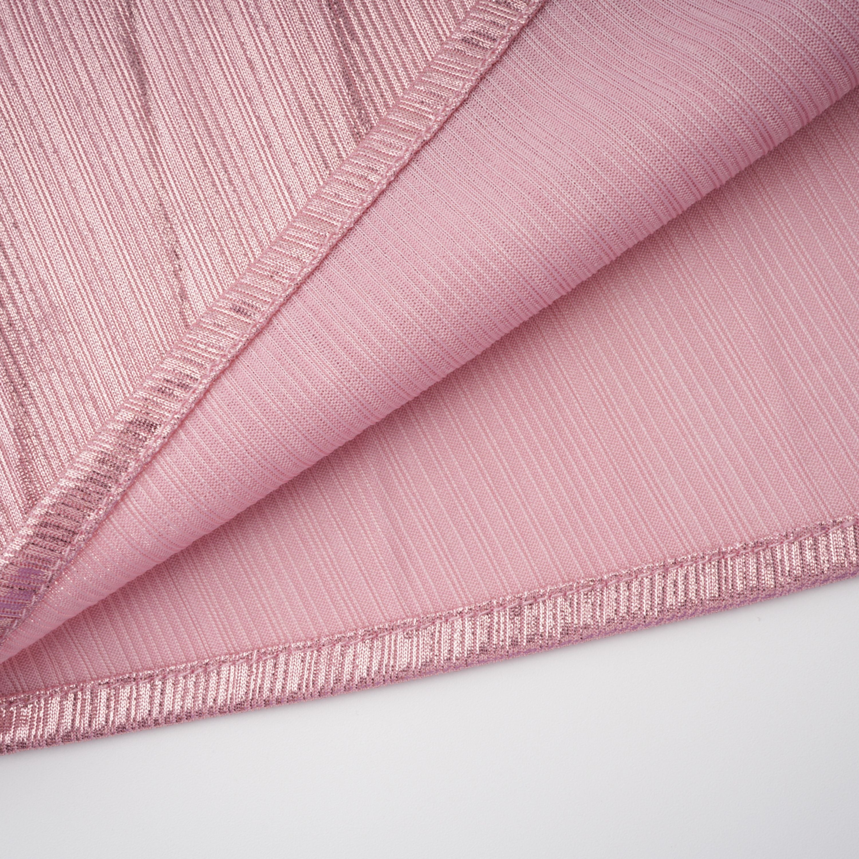 فستان طويل مطوي لامع باللون الوردي من Alchimie