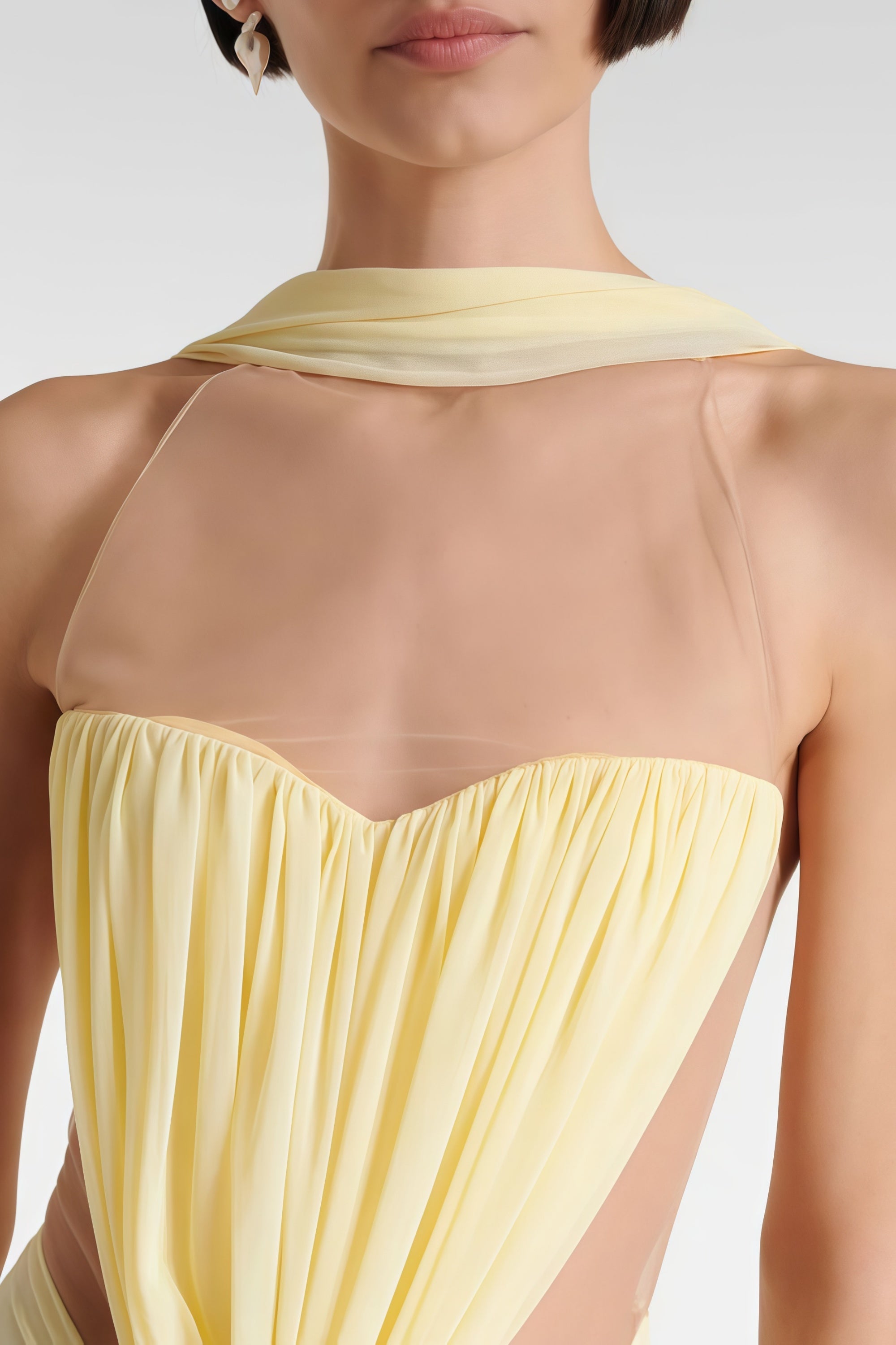 فستان ميريام ماكسي أسود مفتوح الظهر مع فيونكة