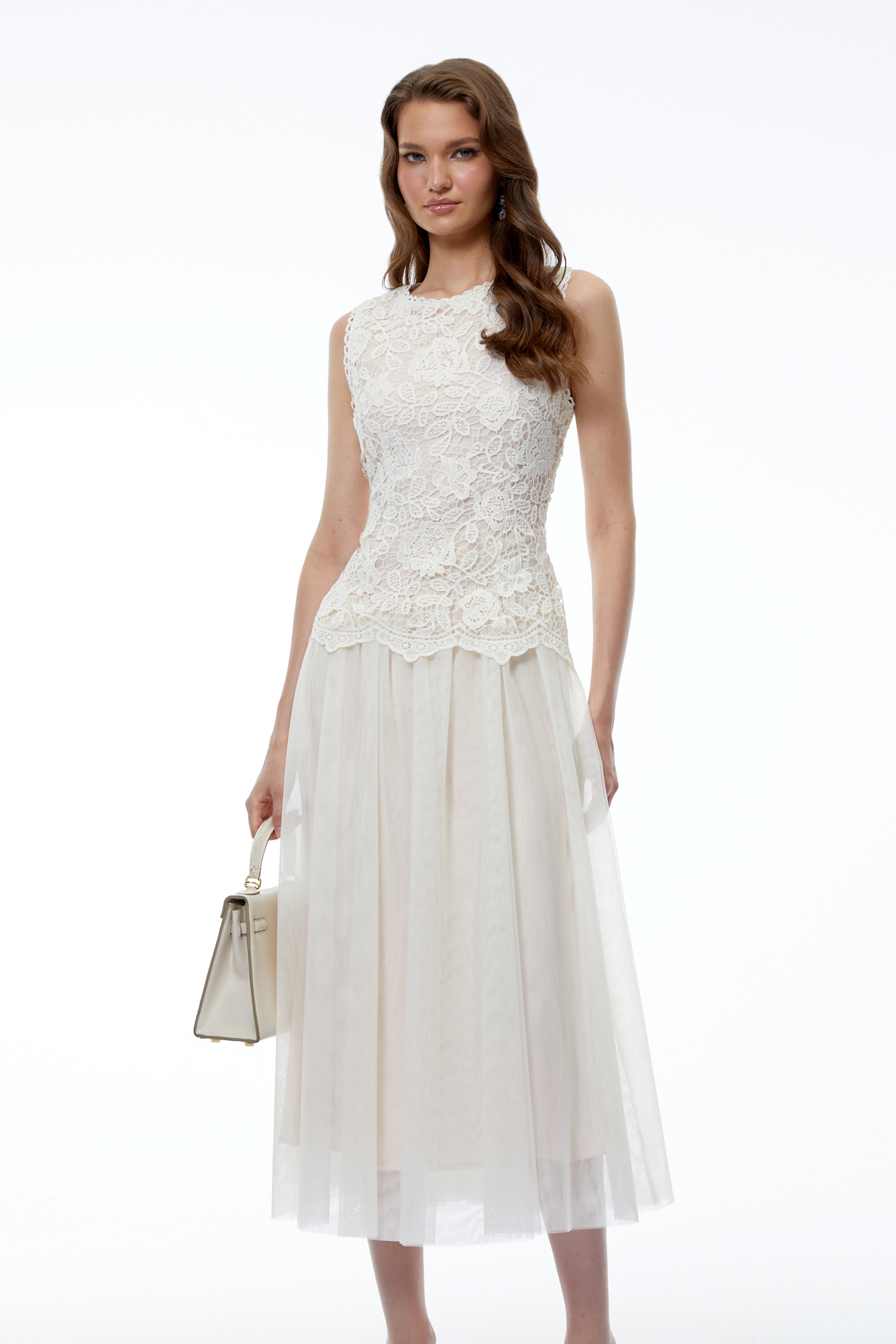 Robe mi-longue Alice en dentelle avec appliqués floraux, couleur neutre
