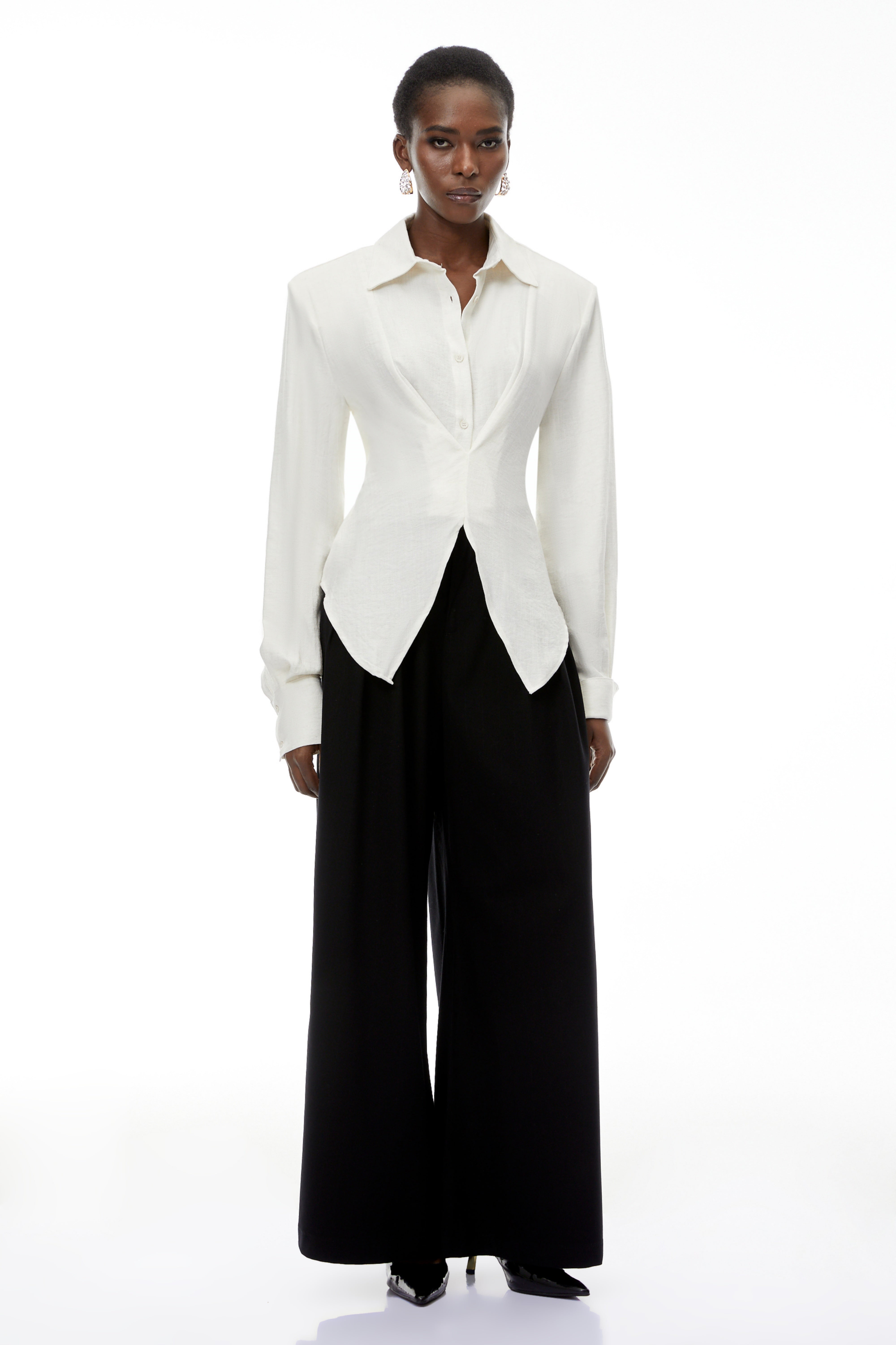 Bernsteinfarbene, weiß karierte Bluse im taillierten Schnitt mit Ausschnitten