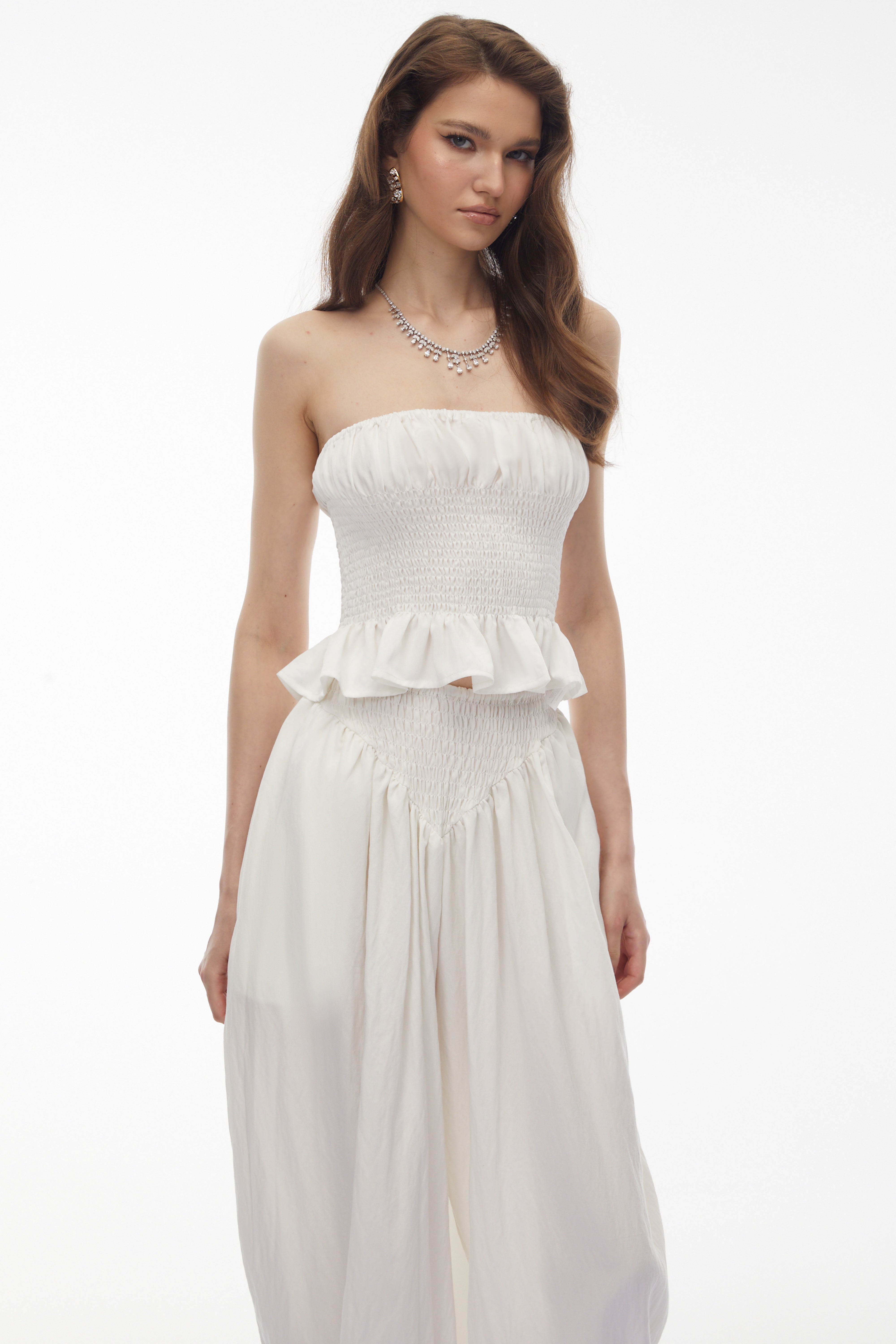 Amelia White – Set aus schulterfreier Bluse und Hose