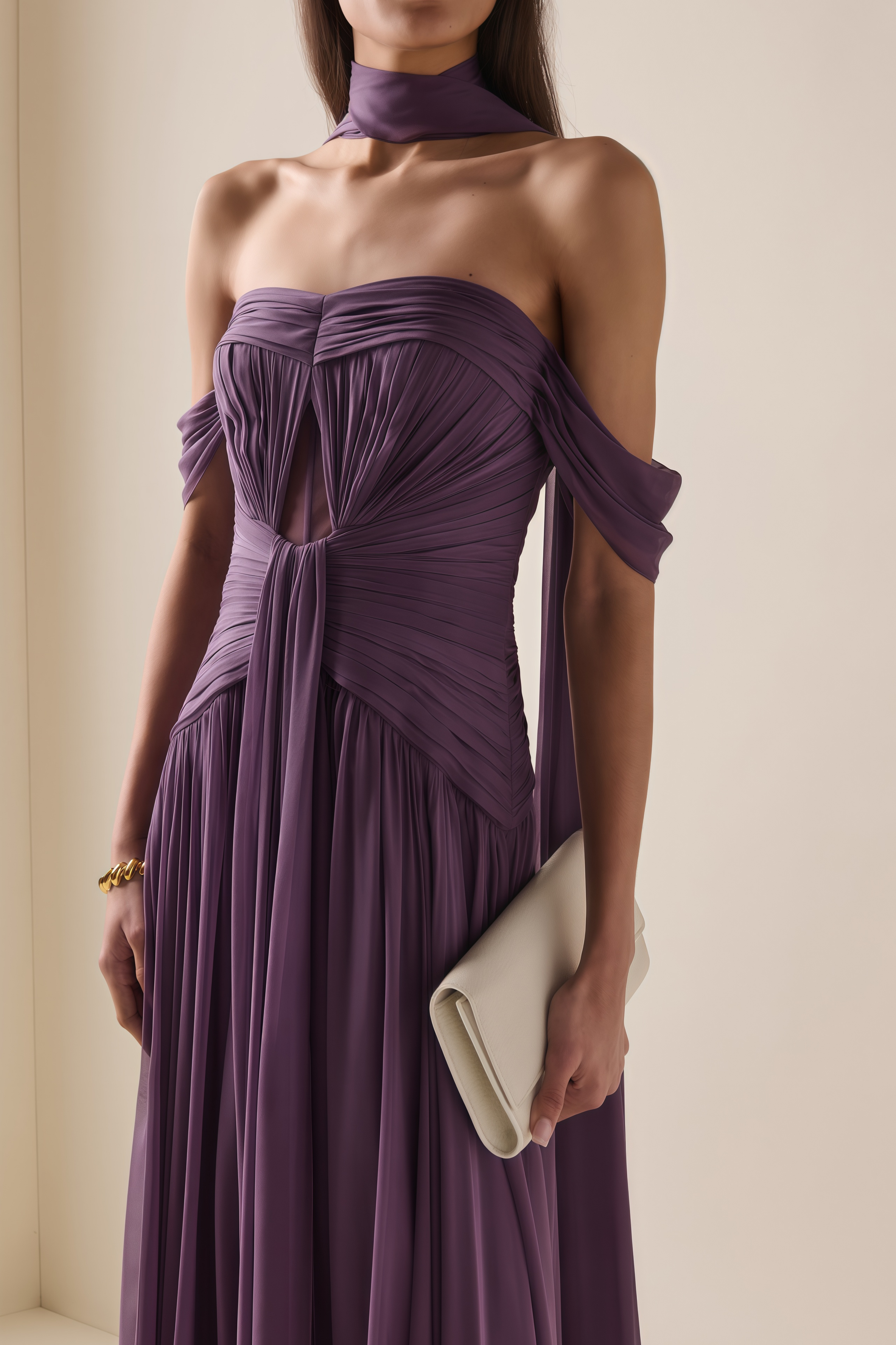 Robe longue Annabelle violette à épaules dénudées, froncée et avec un nœud sur le devant