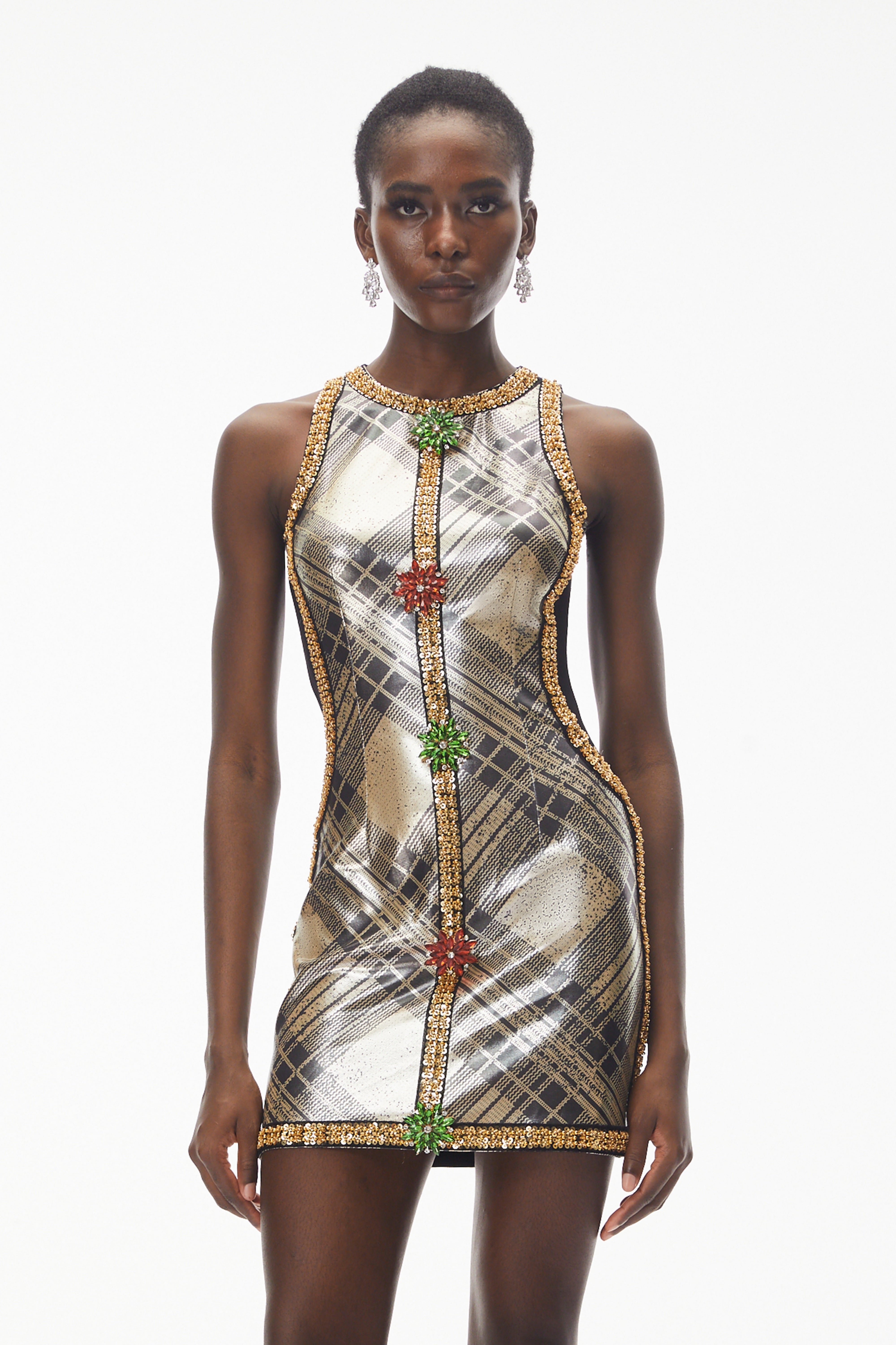 فستان قصير من أنثيا باللون الذهبي المعدني بنمط المربعات وكتفين مكشوفين