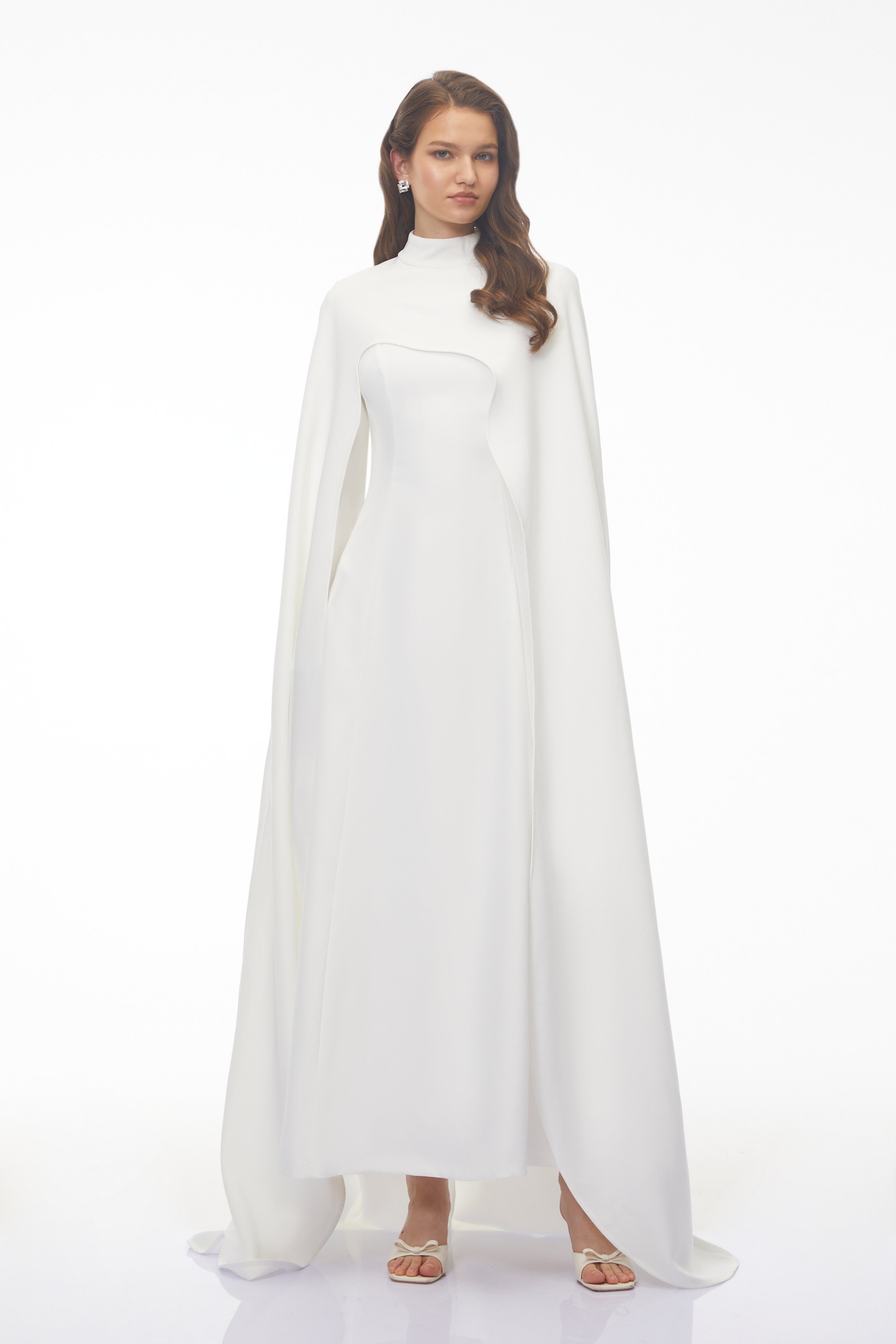 فستان طويل بأكمام طويلة من Antonina White Cape