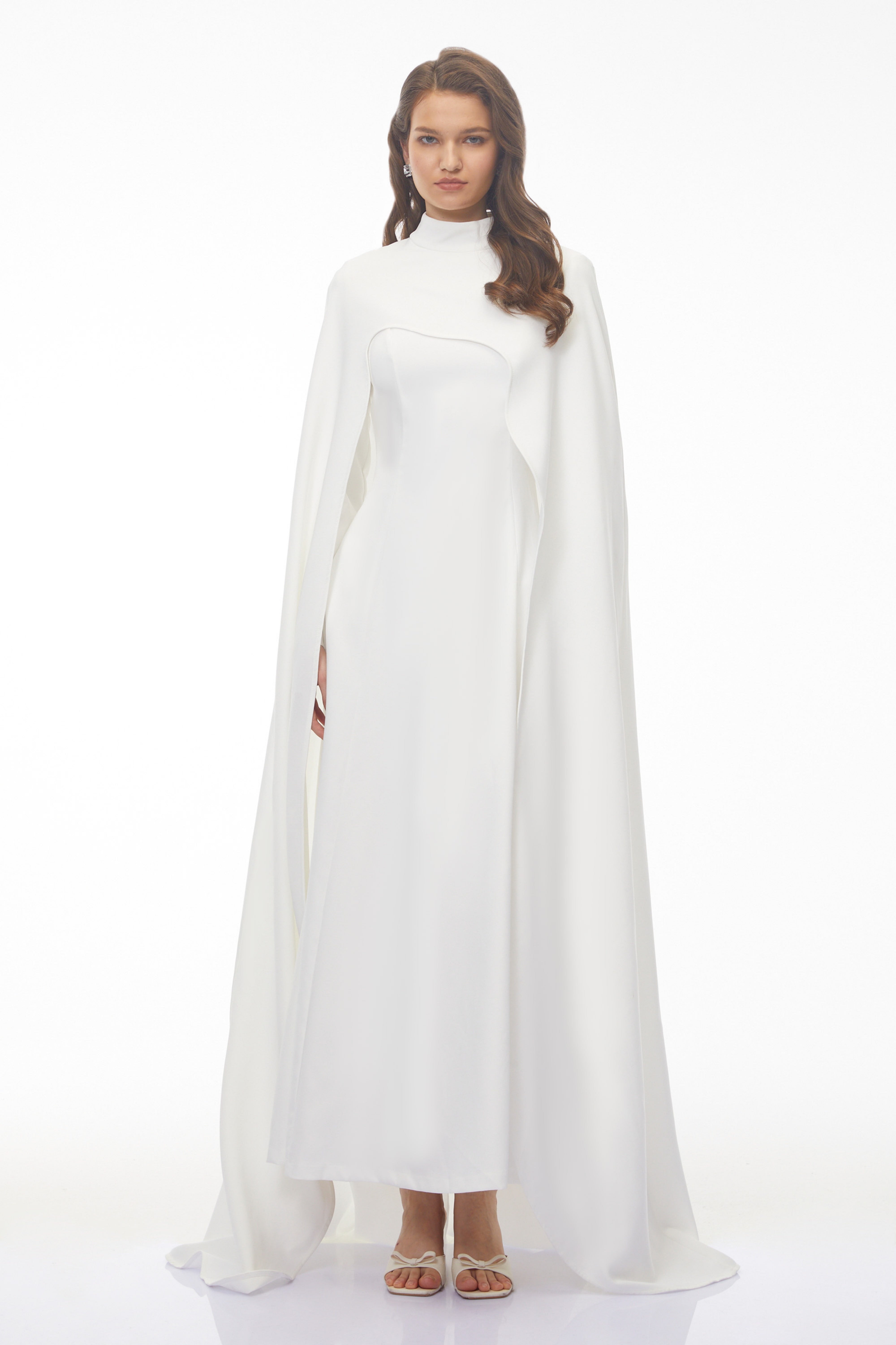 فستان طويل بأكمام طويلة من Antonina White Cape