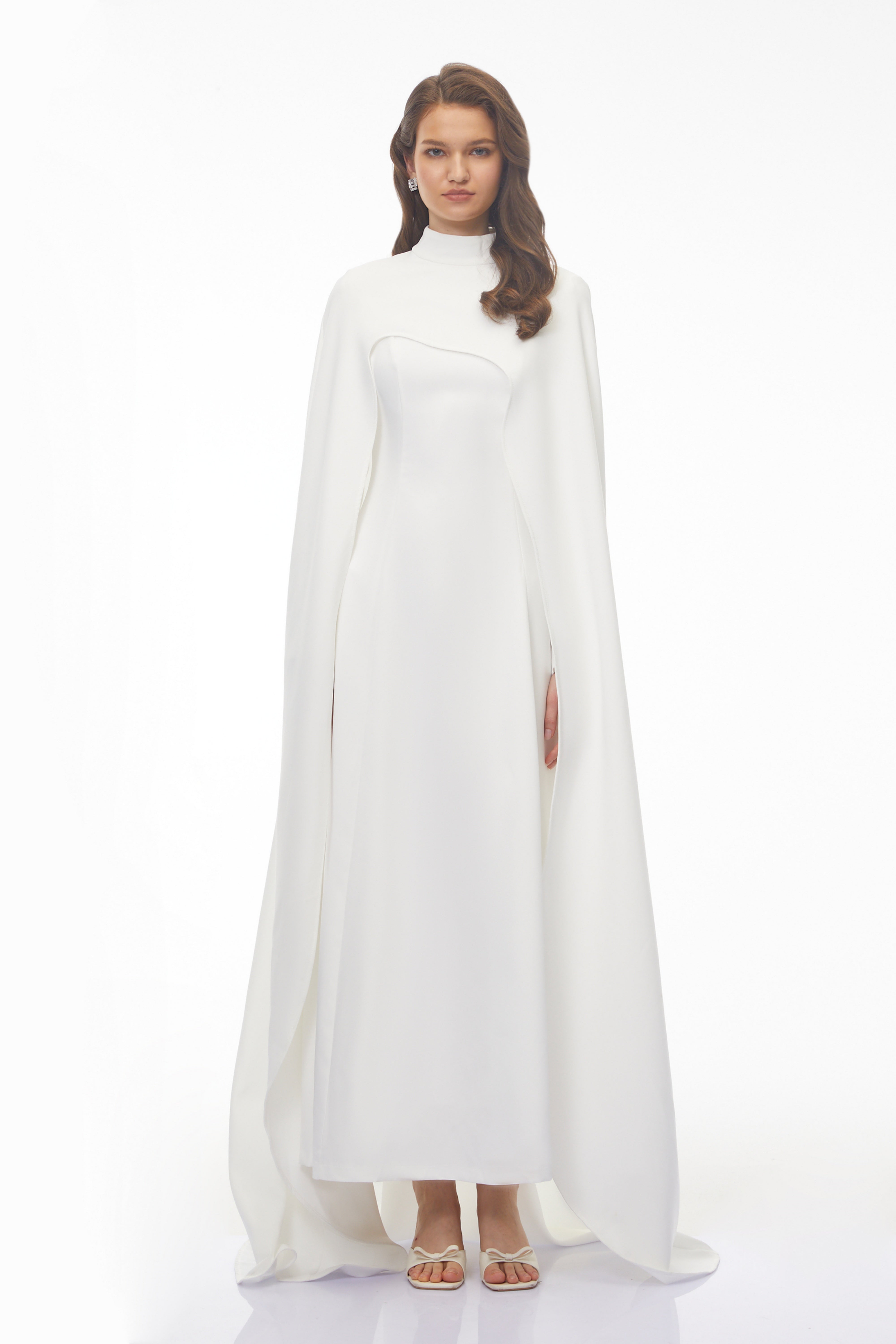 فستان طويل بأكمام طويلة من Antonina White Cape