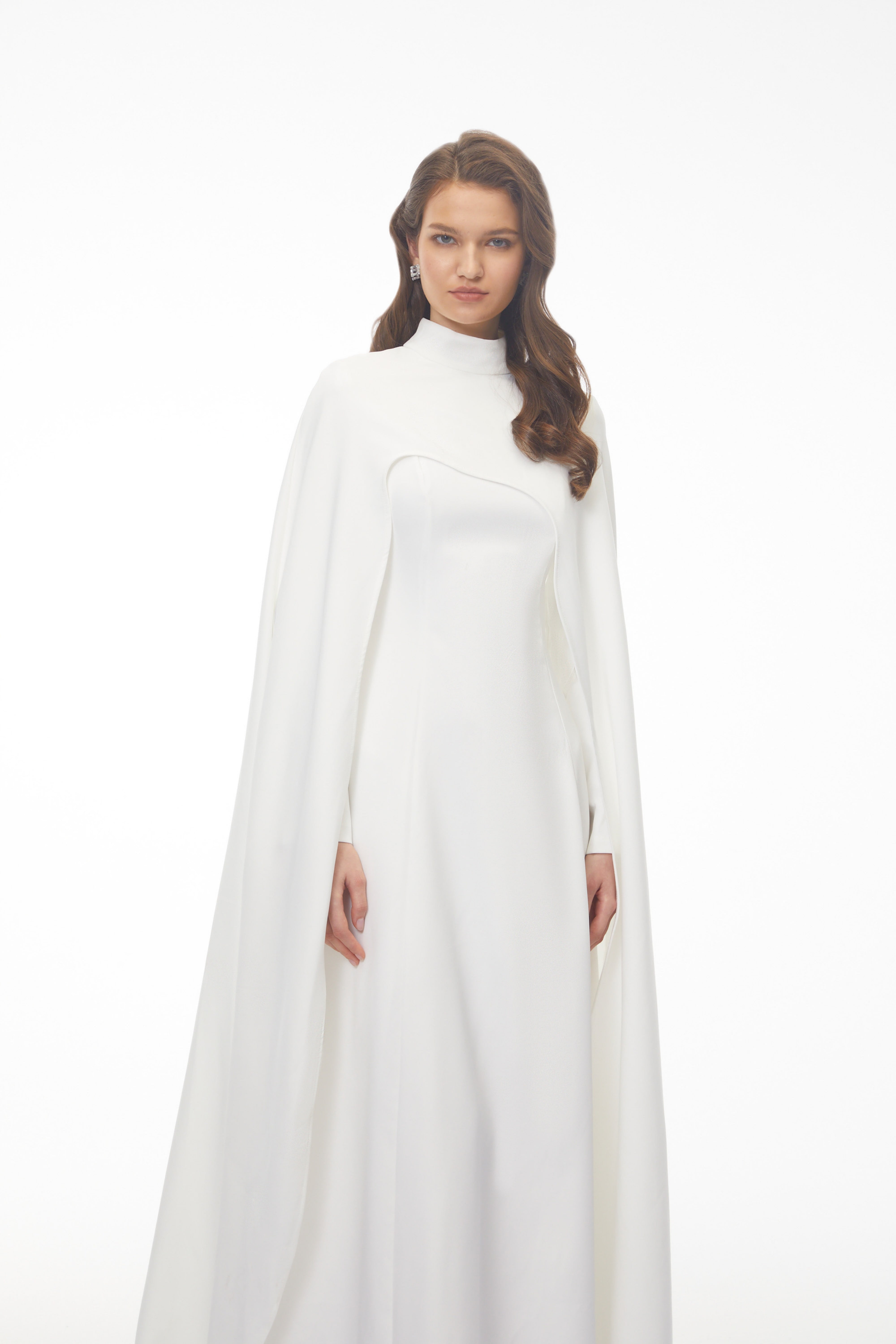 فستان طويل بأكمام طويلة من Antonina White Cape