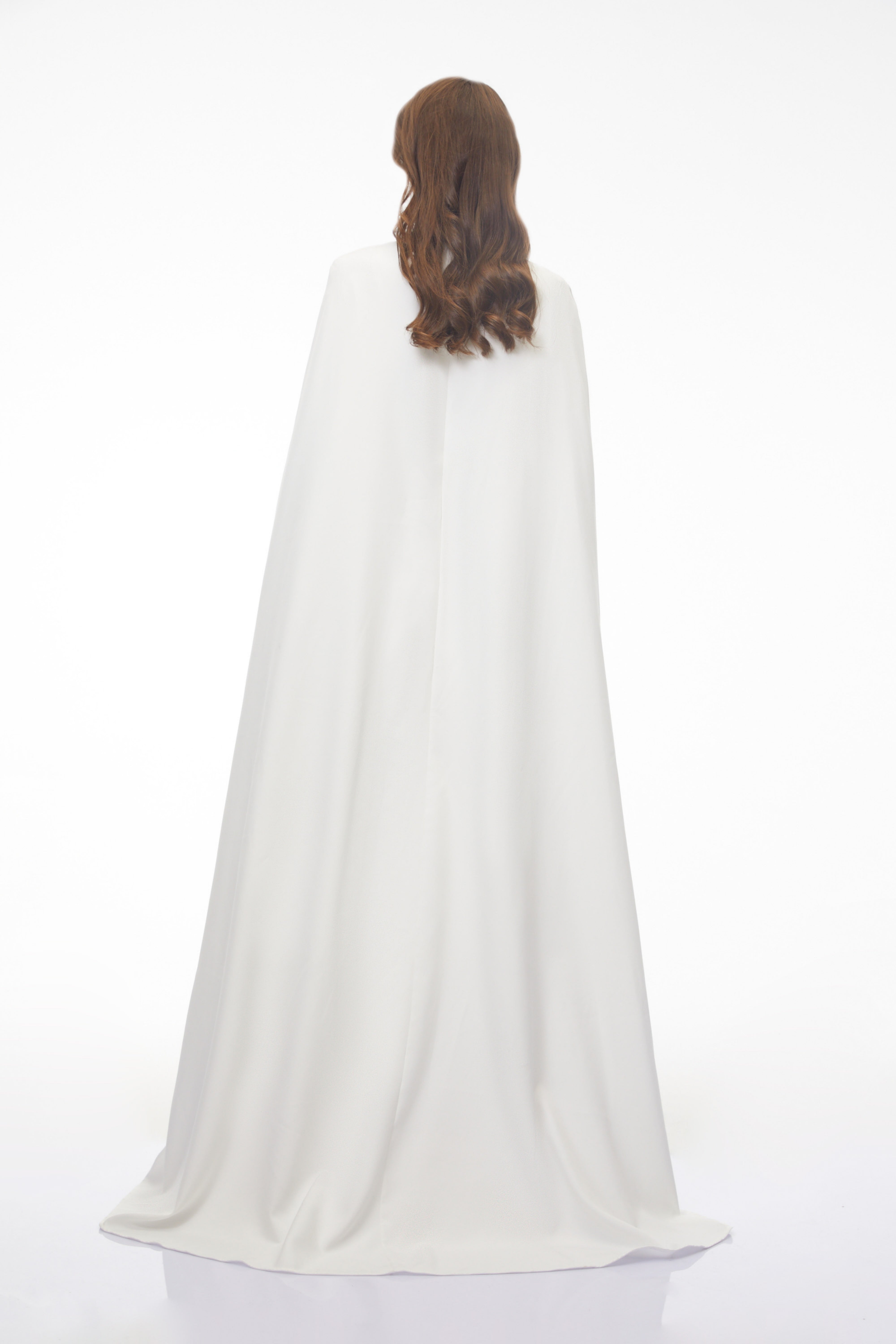 فستان طويل بأكمام طويلة من Antonina White Cape