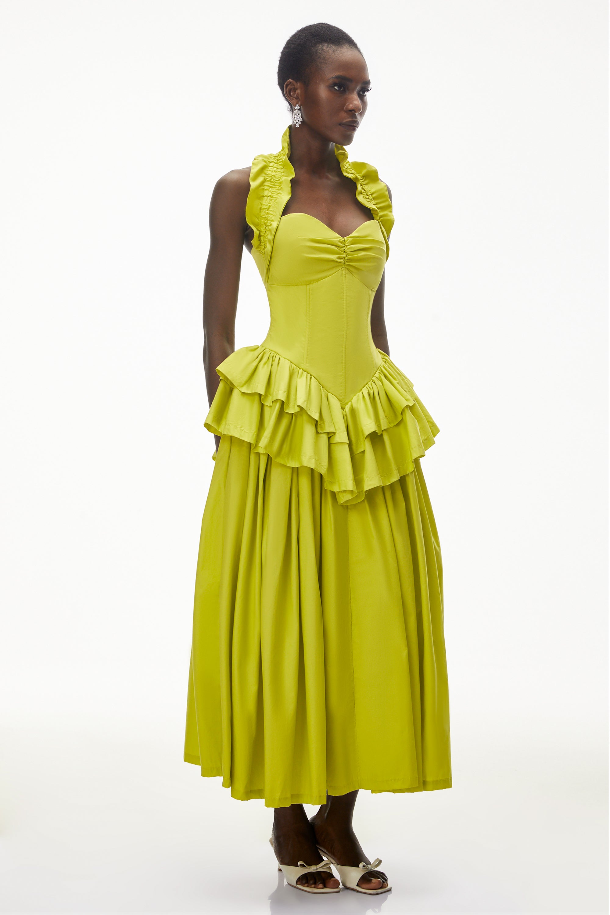 Arezoo – Grünes Midi-Kleid mit Stehkragen und Rüschen