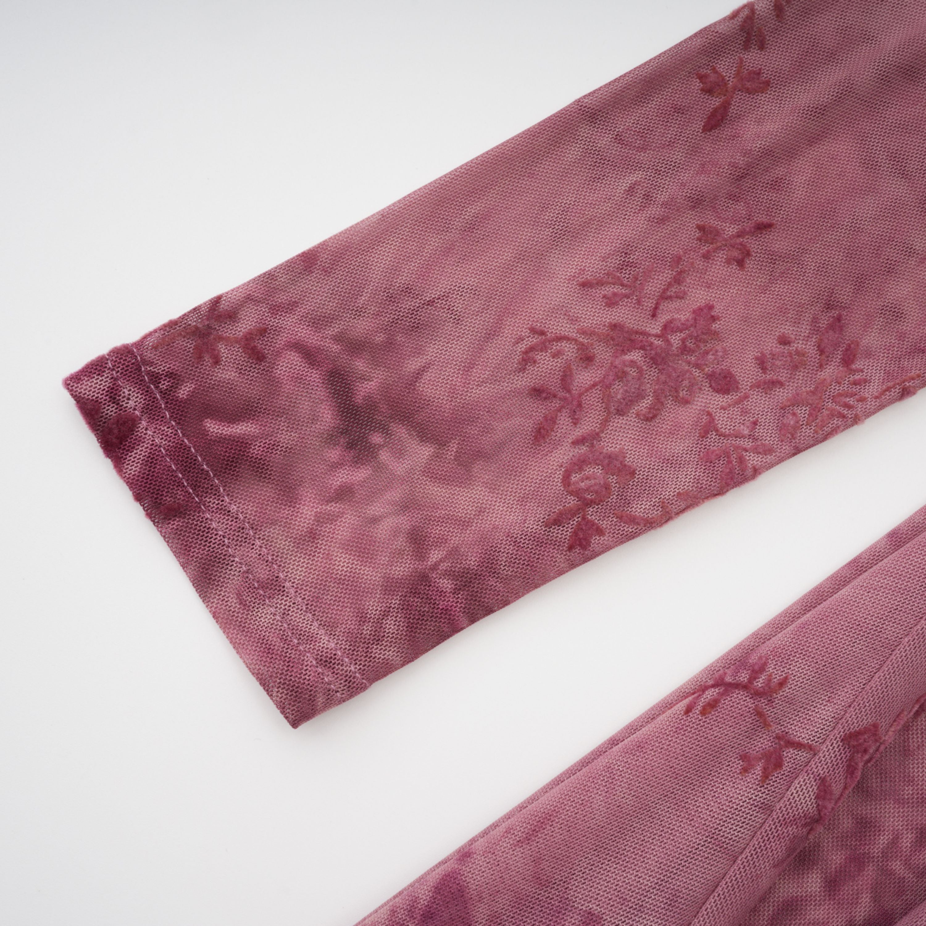 فستان طويل من التول المزخرف باللون الوردي من أريادن