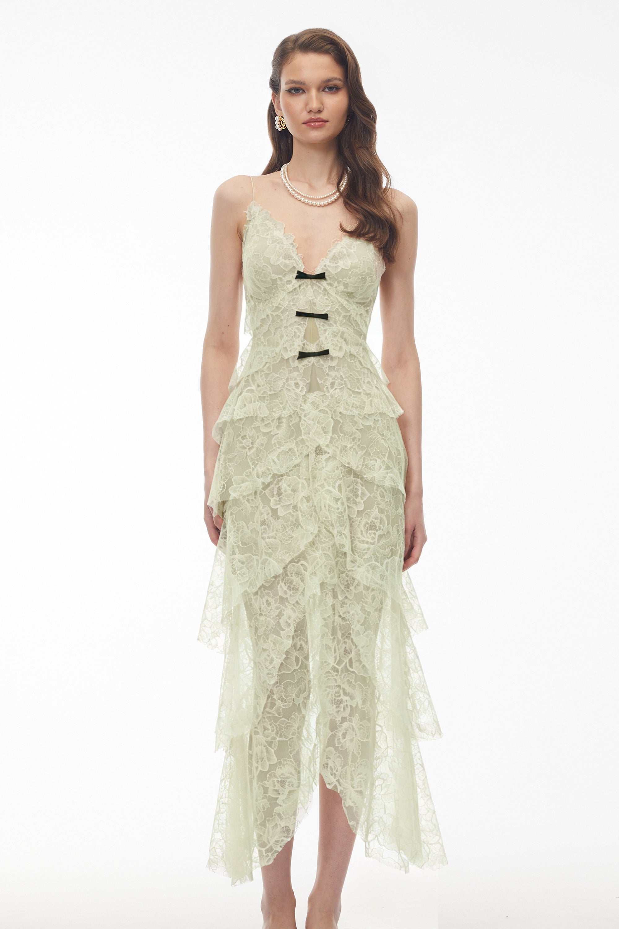 Robe longue Atousa verte à volants en dentelle florale avec nœud