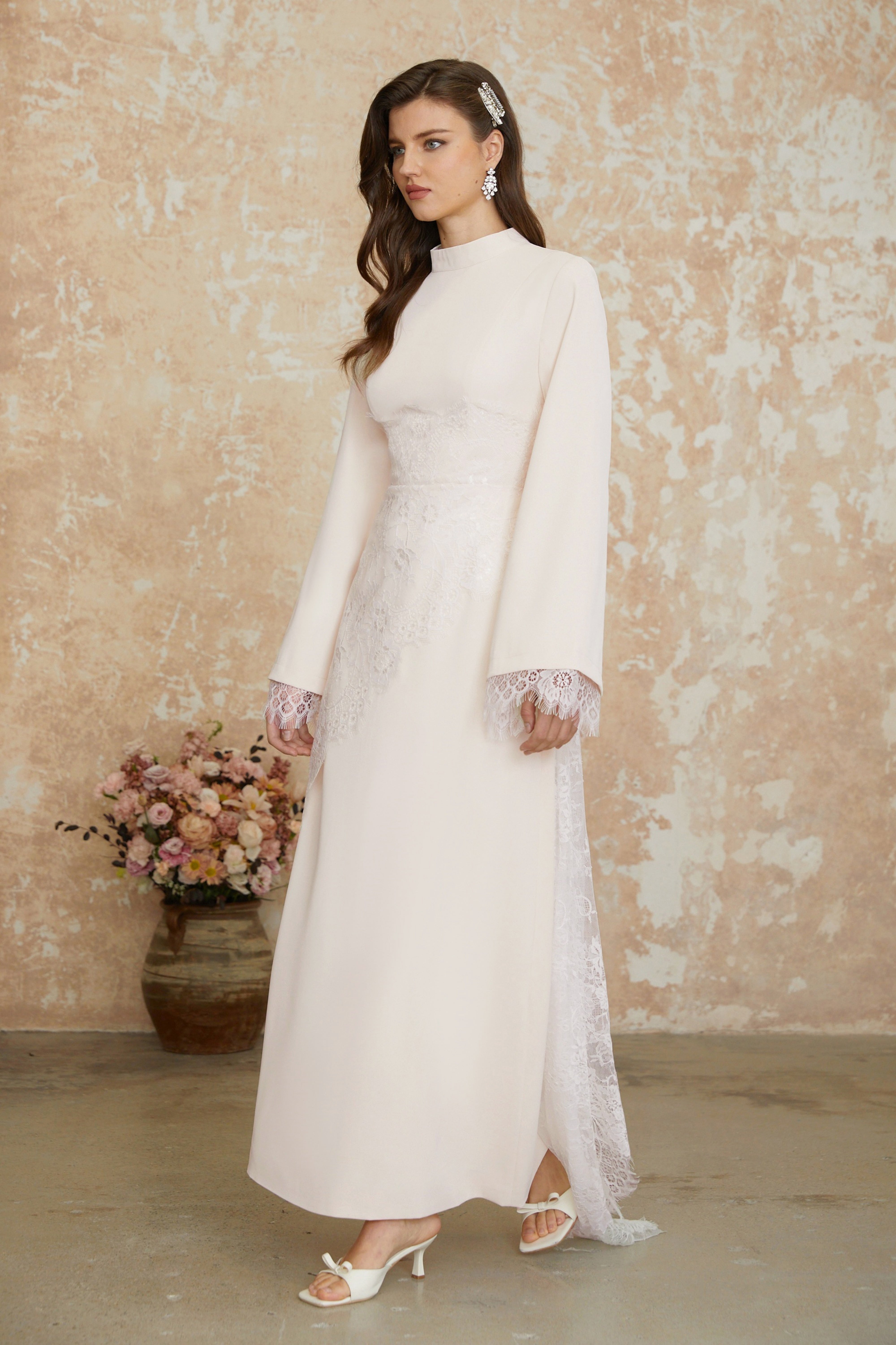 Robe longue en dentelle à fleurs Aurora White