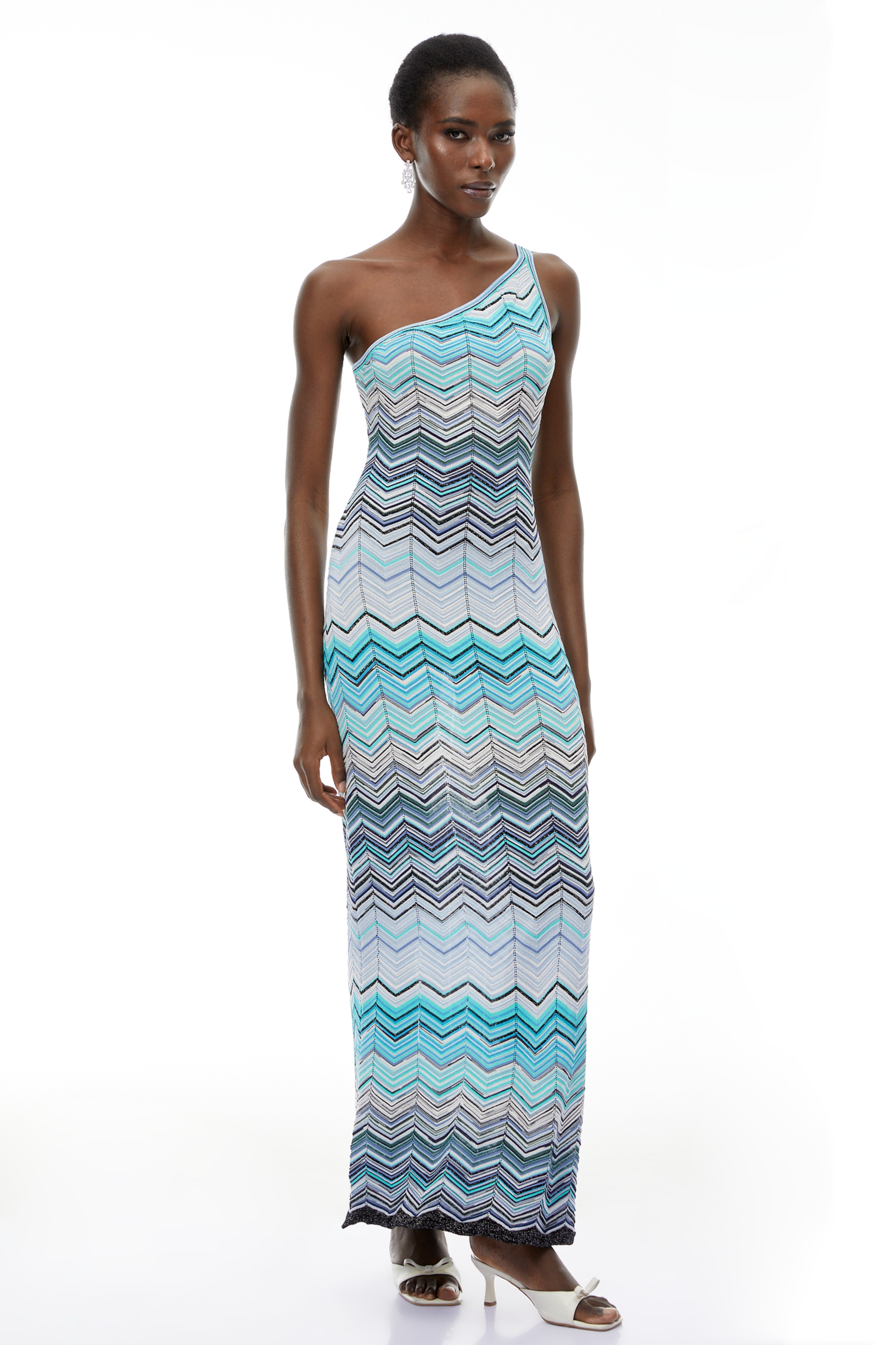 فستان طويل من التريكو باللون الأزرق الفاتح من Avery بنمط الأمواج
