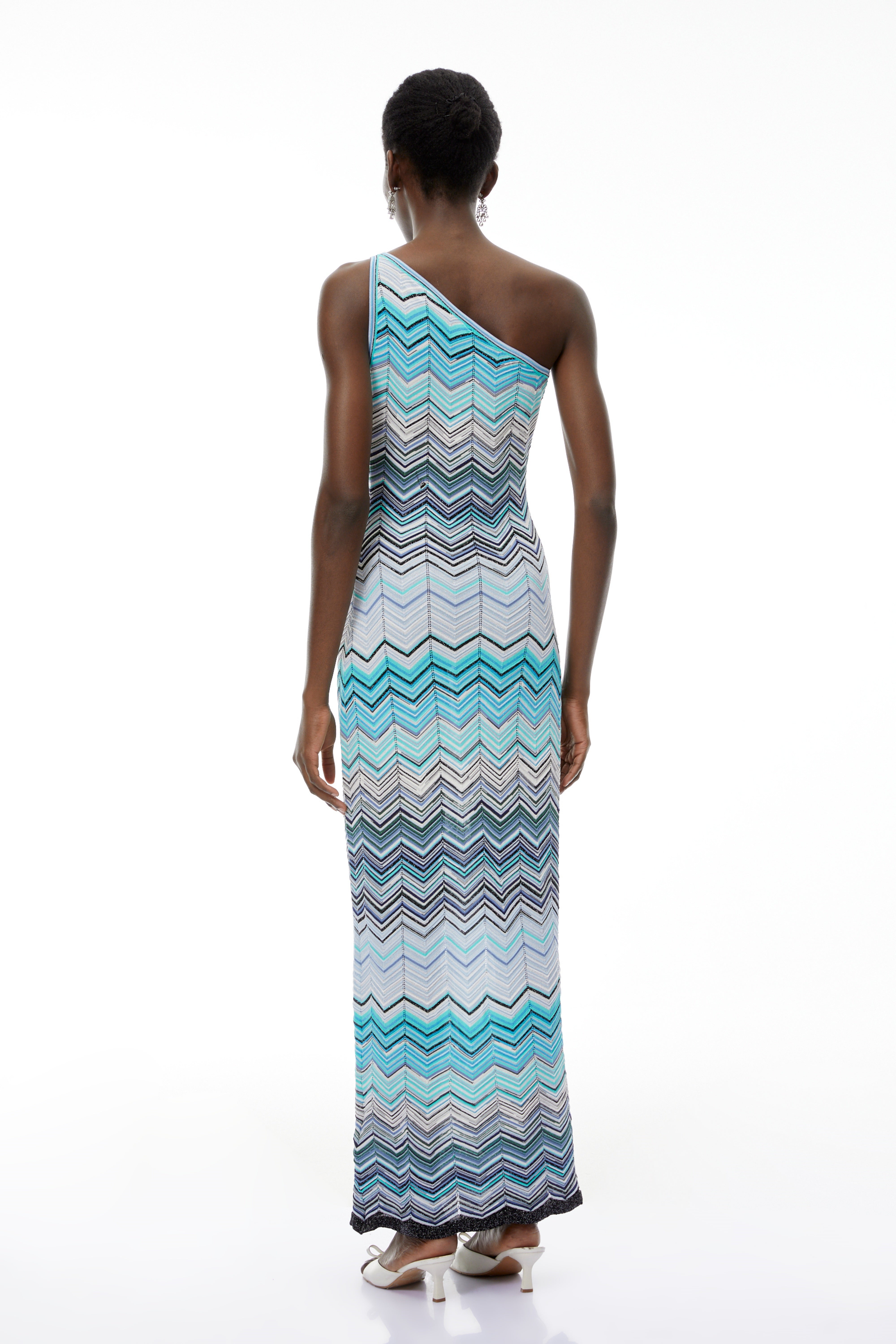 فستان طويل من التريكو باللون الأزرق الفاتح من Avery بنمط الأمواج