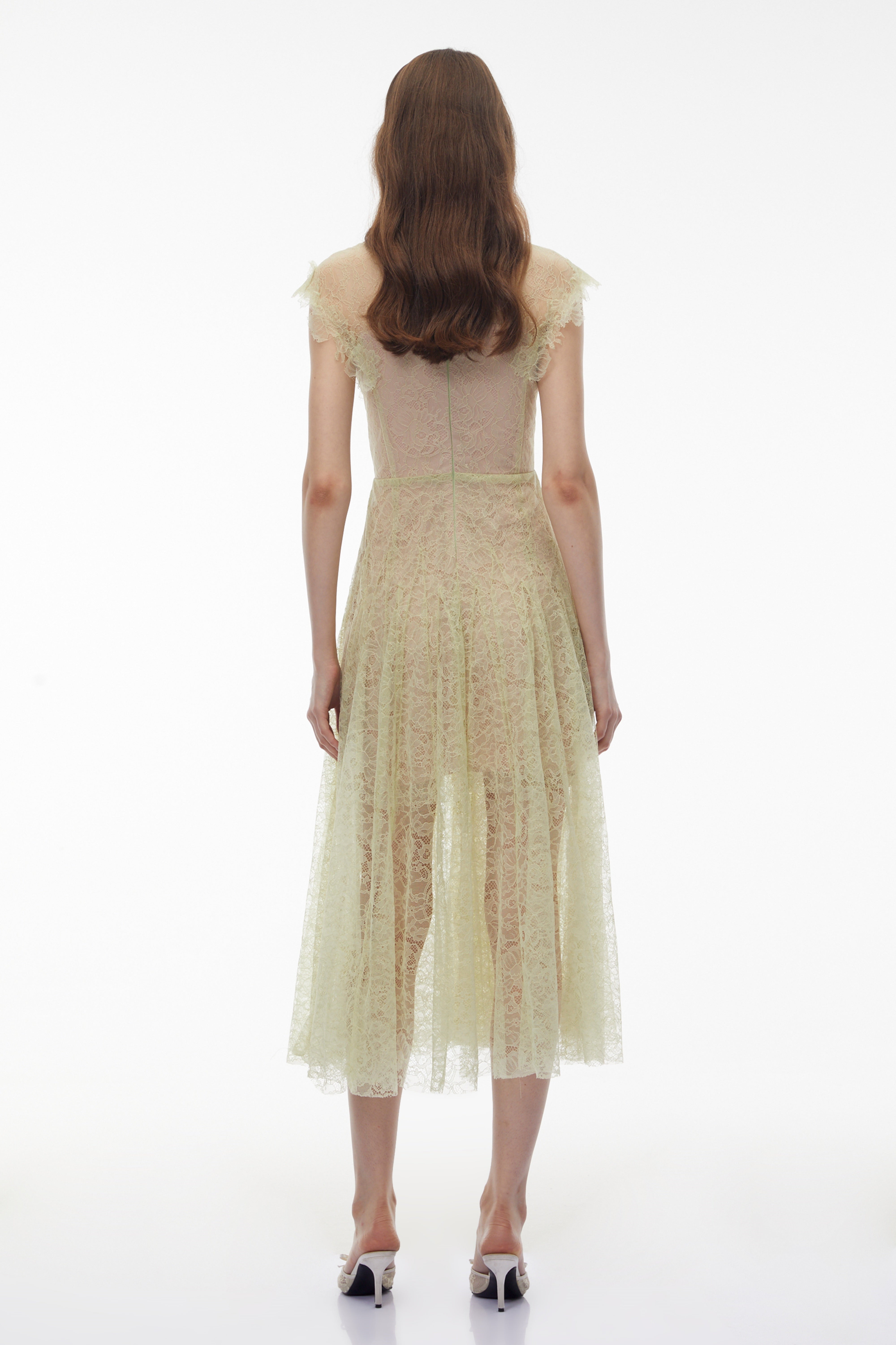 فستان ميدي من الدانتيل الأخضر المزين بالزهور من Béryl