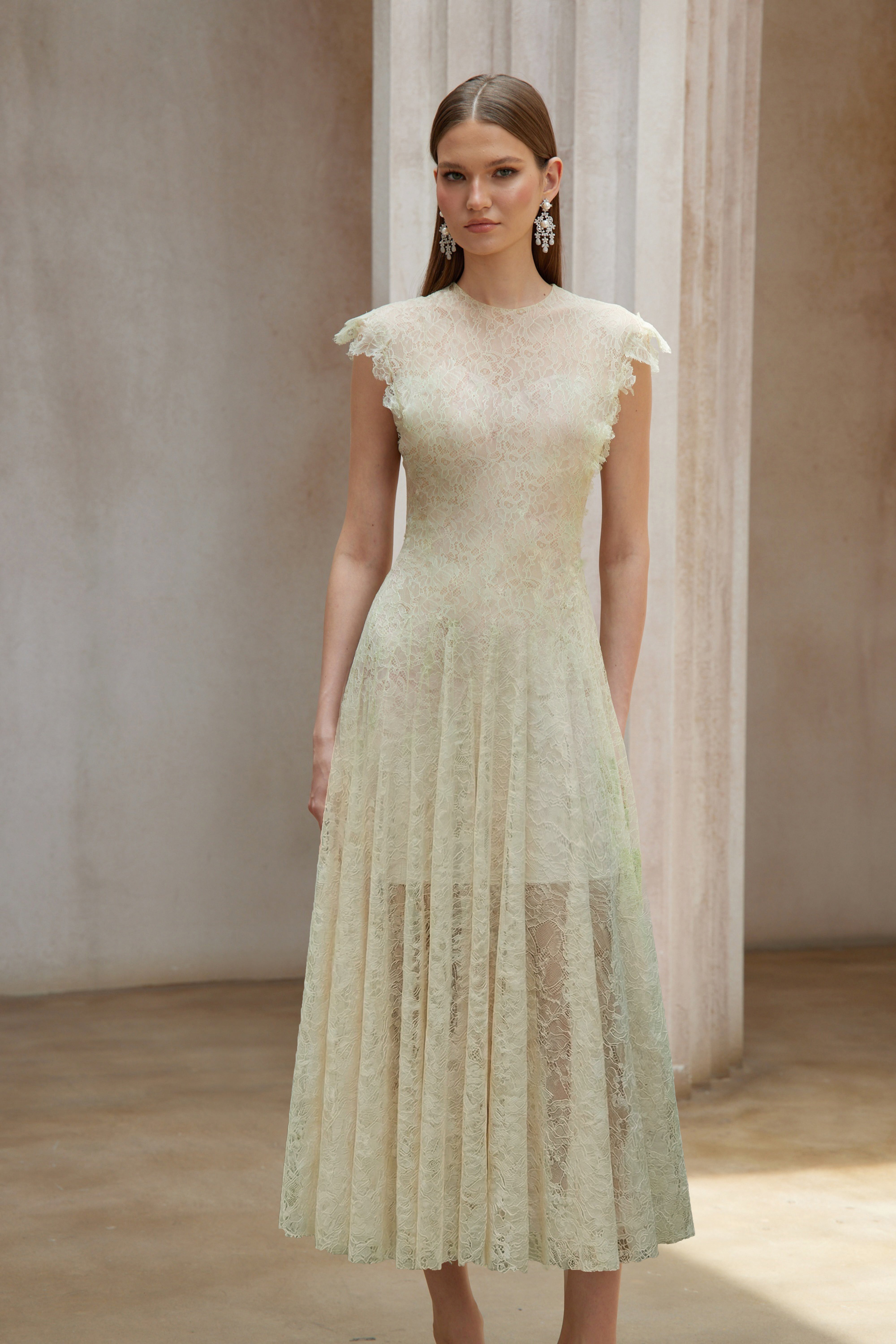 Béryl Grünes Midi-Kleid mit floraler Spitze