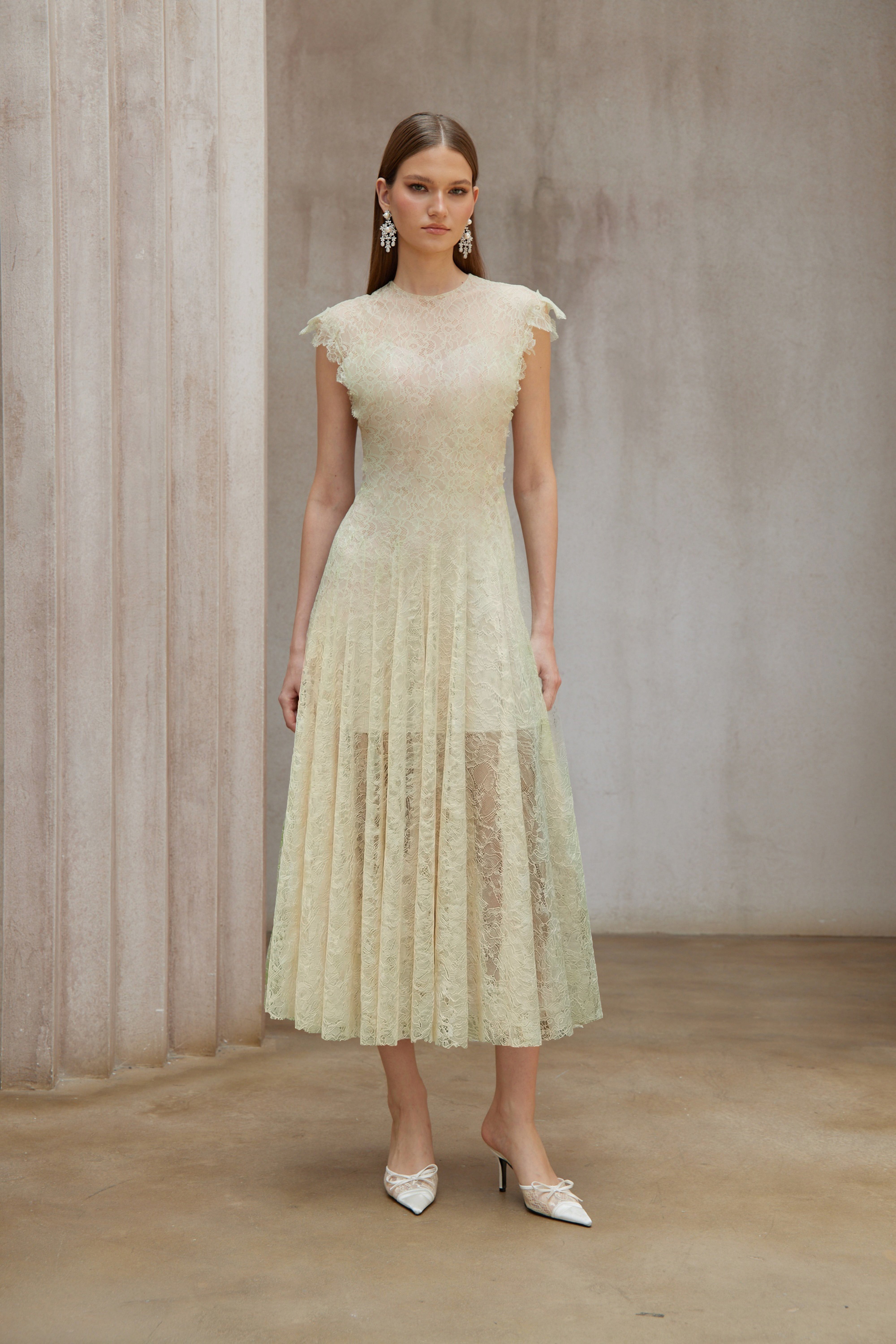 Béryl Grünes Midi-Kleid mit floraler Spitze