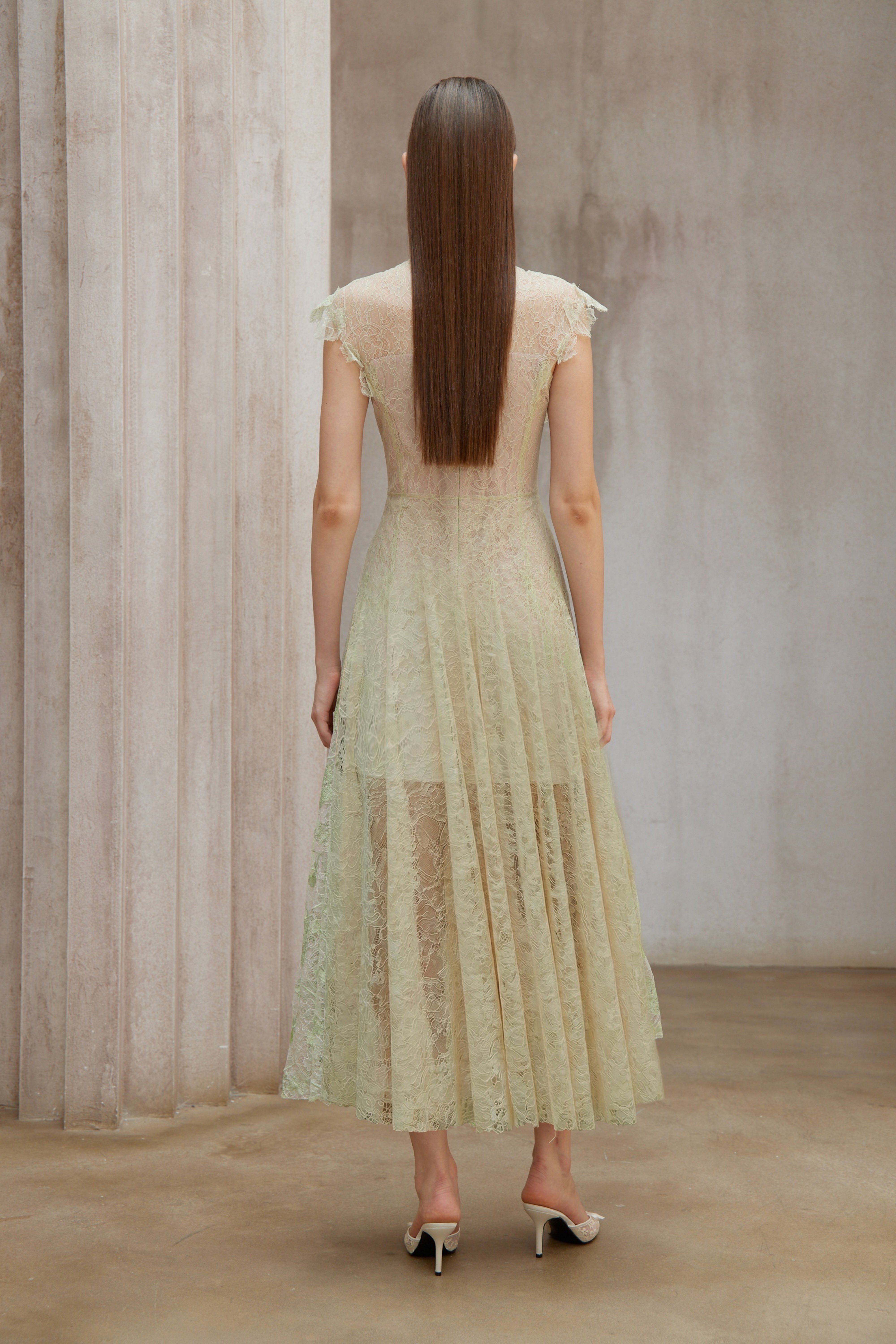 Béryl Grünes Midi-Kleid mit floraler Spitze