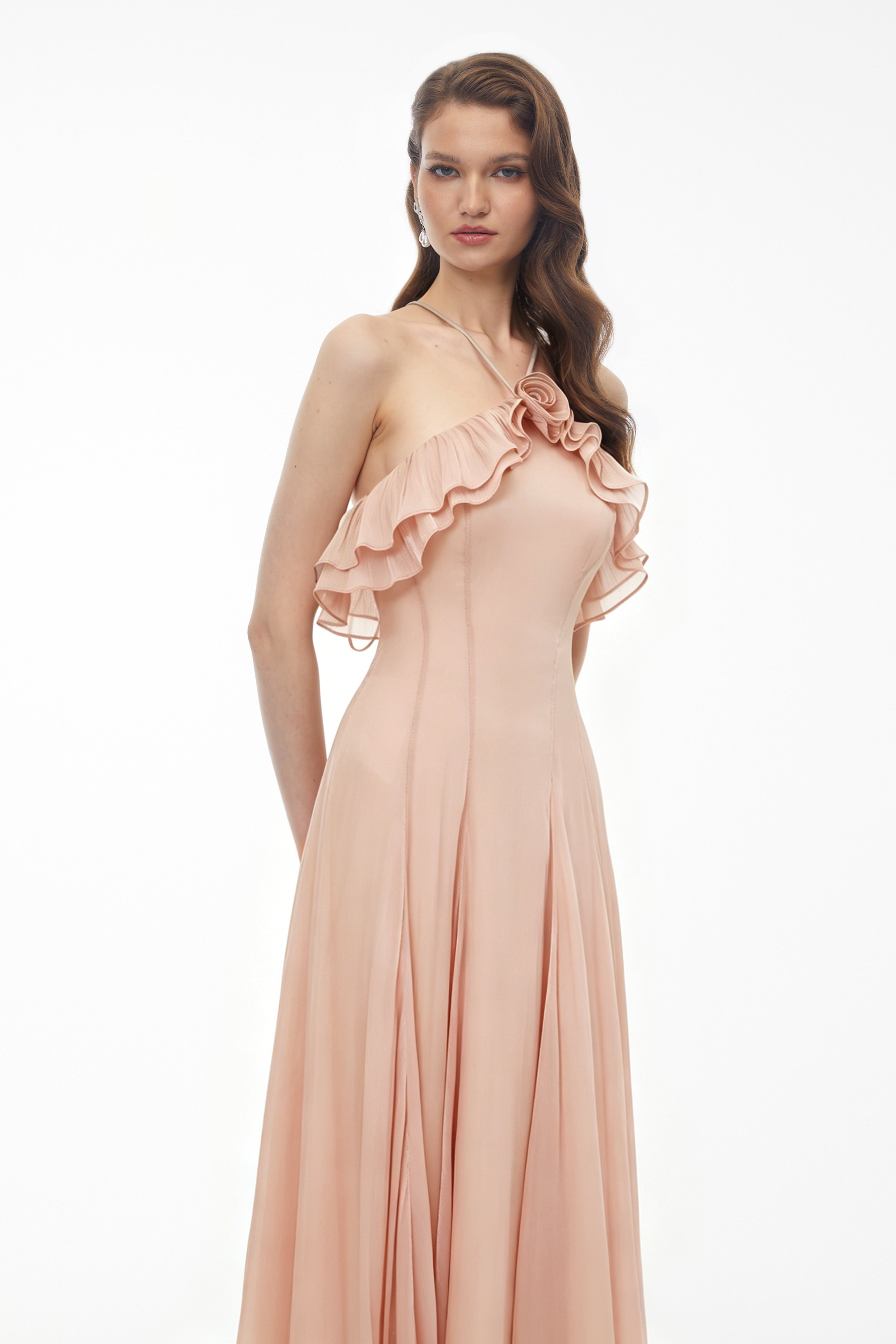 Robe longue plissée Bianka Pink avec motifs floraux en 3D