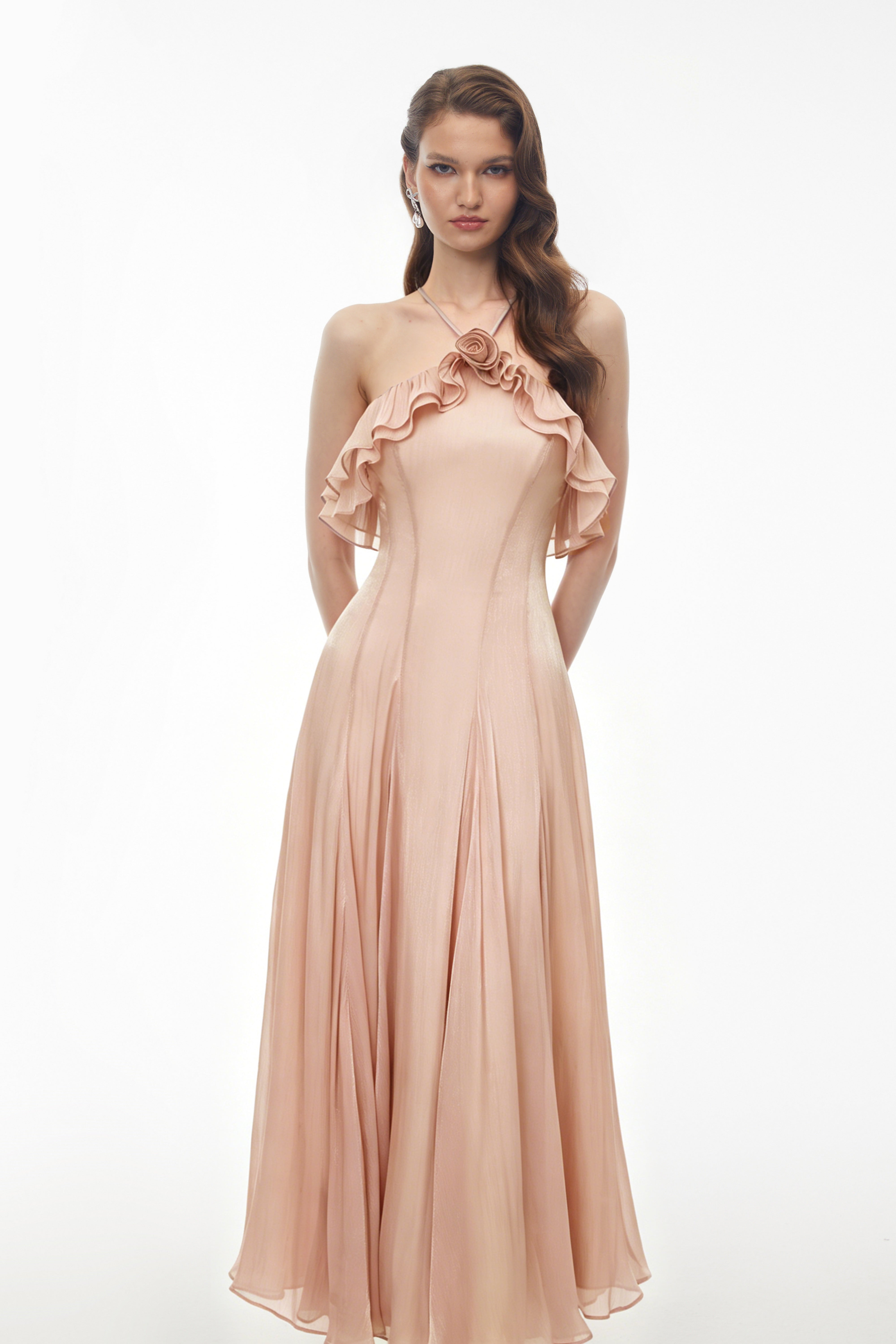 Robe longue plissée Bianka Pink avec motifs floraux en 3D