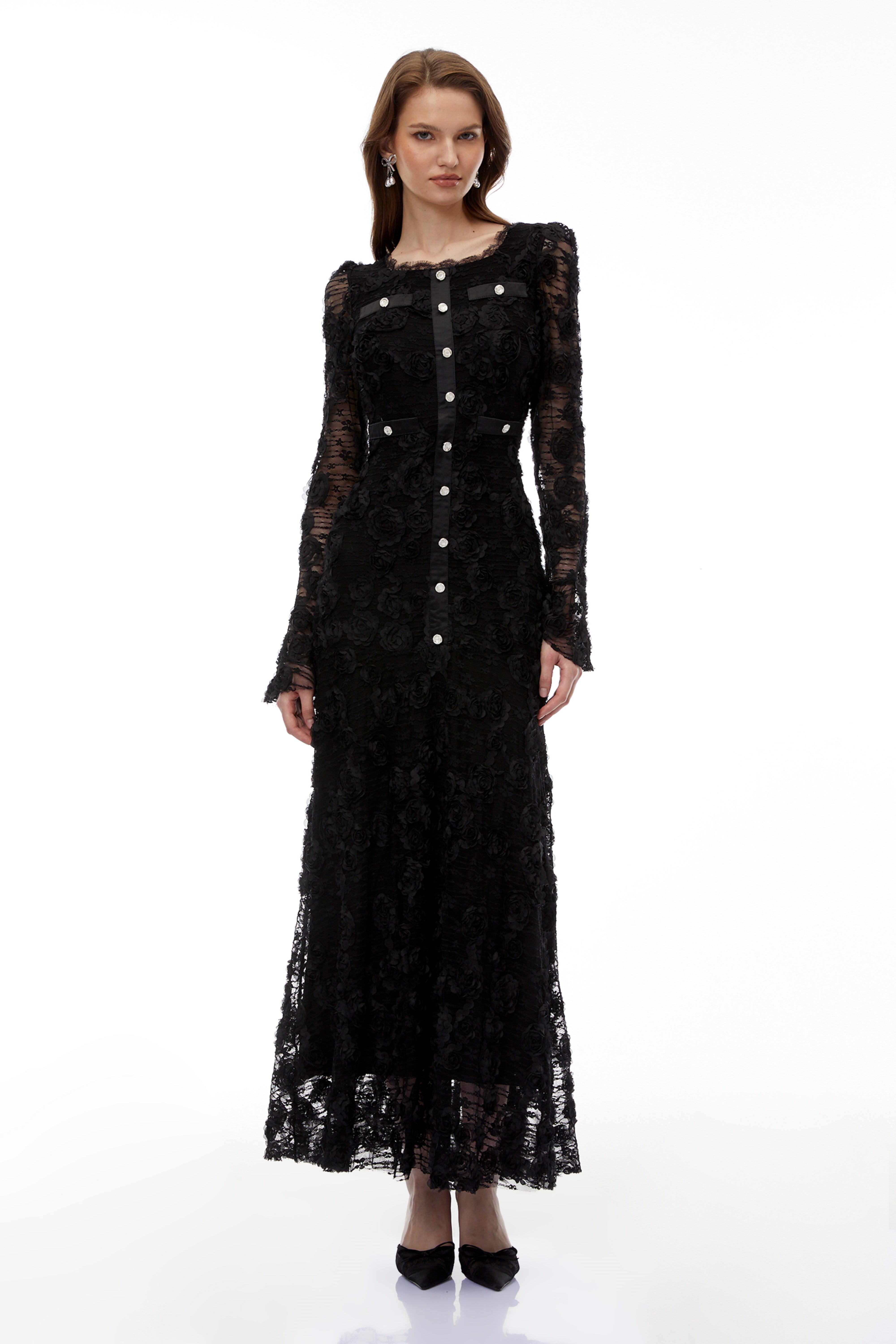 Branwen Black – Maxikleid aus bestickter 3D-Blumen-Spitze